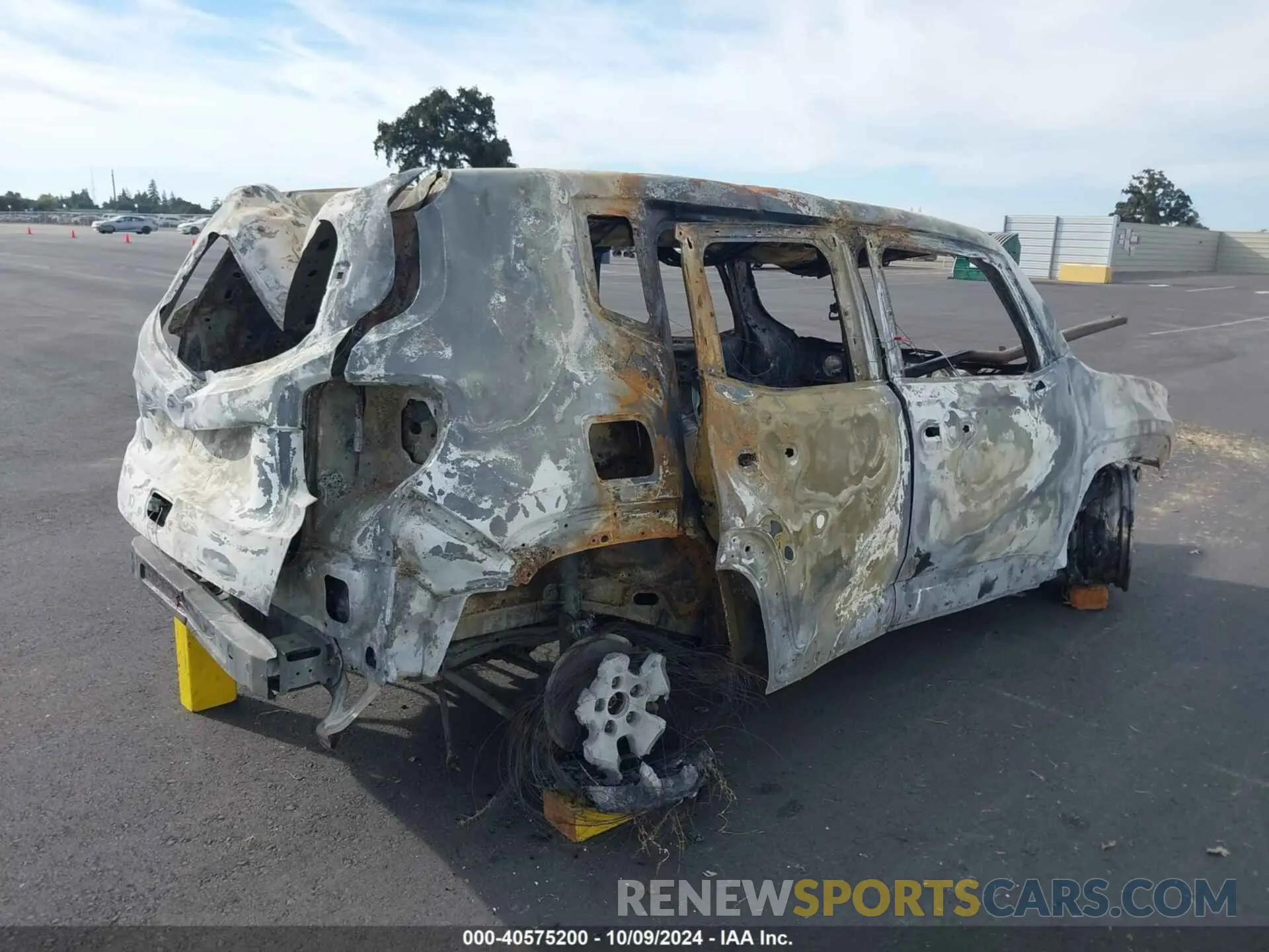 4 Photograph of a damaged car ZACNJBAB0LPL87921 JEEP RENEGADE 2020