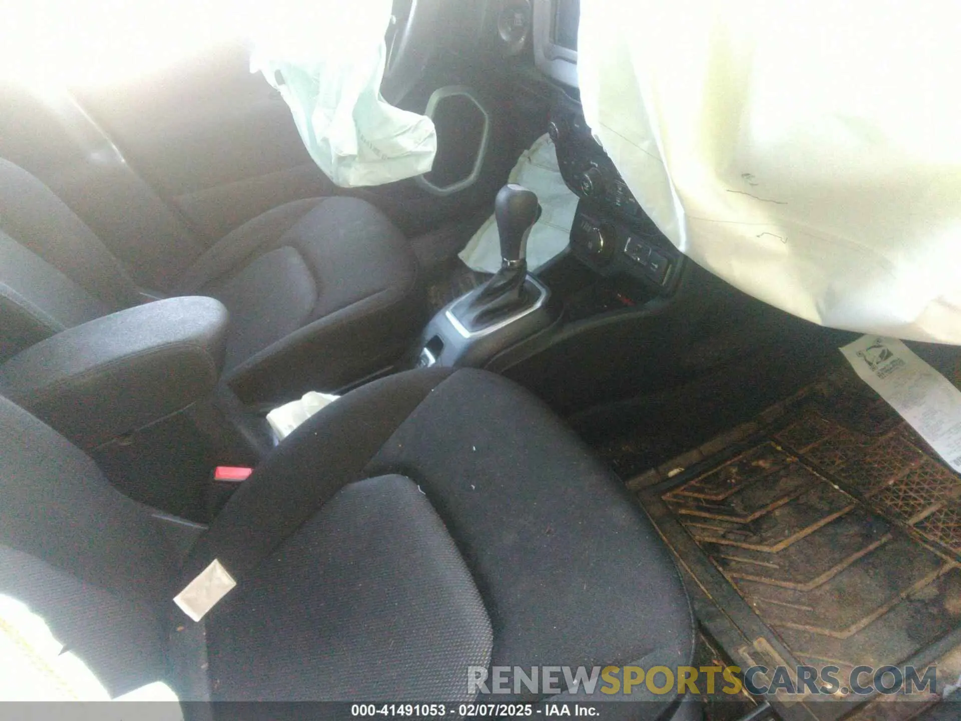 5 Photograph of a damaged car ZACNJBAB1LPL03878 JEEP RENEGADE 2020