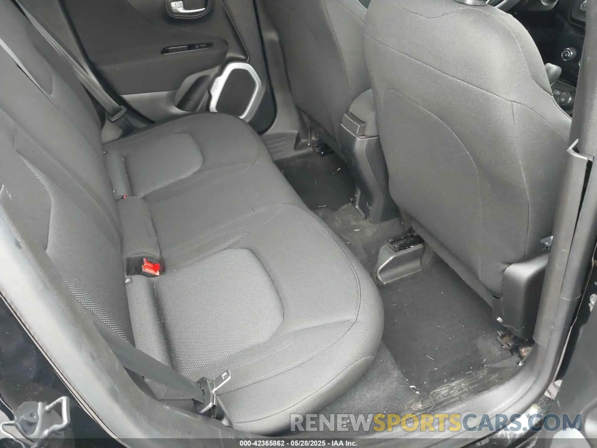 8 Photograph of a damaged car ZACNJBAB1LPL13505 JEEP RENEGADE 2020