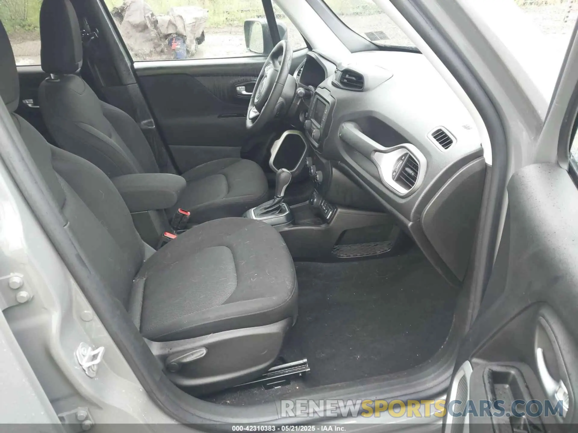 5 Photograph of a damaged car ZACNJBAB1LPL94733 JEEP RENEGADE 2020