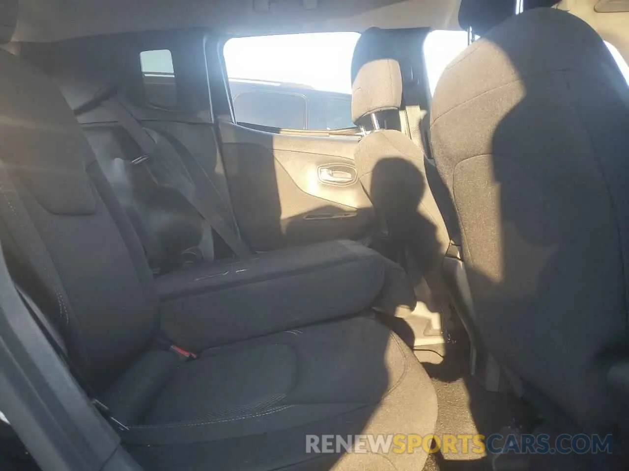 10 Photograph of a damaged car ZACNJBAB1LPM28489 JEEP RENEGADE 2020