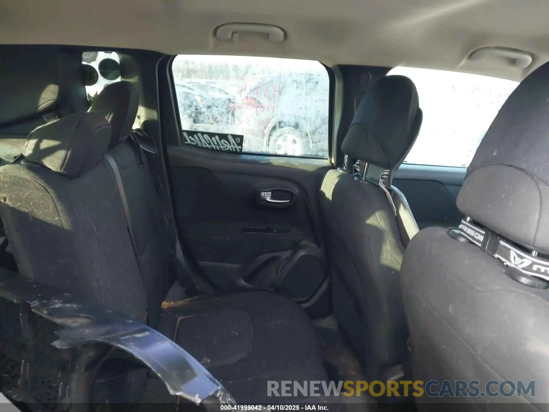 8 Photograph of a damaged car ZACNJBAB4LPL22263 JEEP RENEGADE 2020