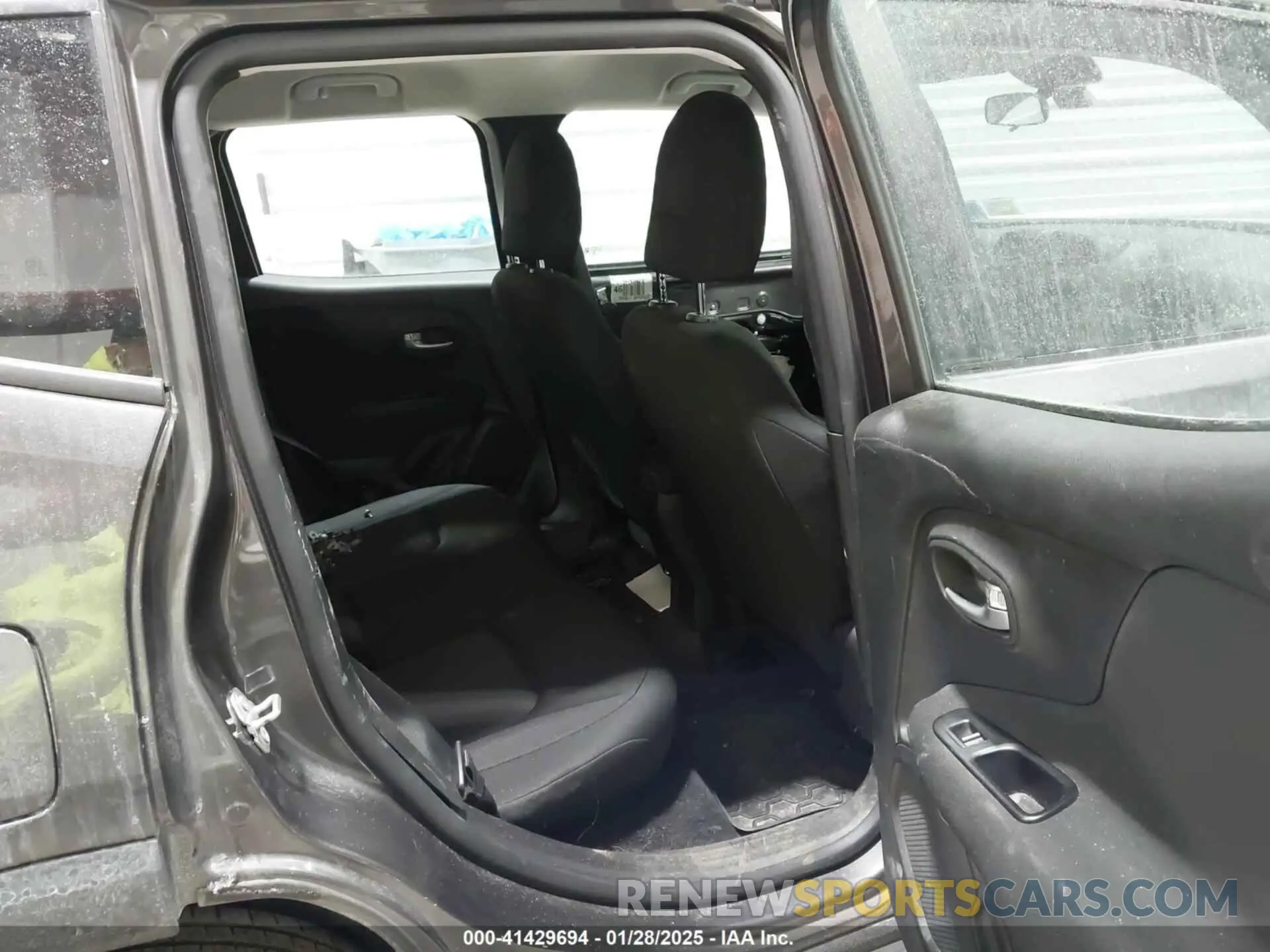 8 Photograph of a damaged car ZACNJBAB5LPL22109 JEEP RENEGADE 2020