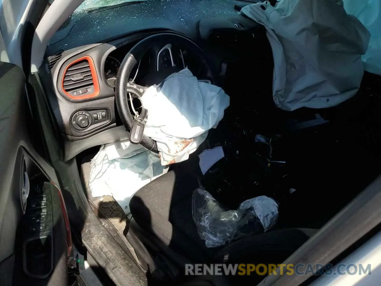 8 Photograph of a damaged car ZACNJBAB5LPL67390 JEEP RENEGADE 2020