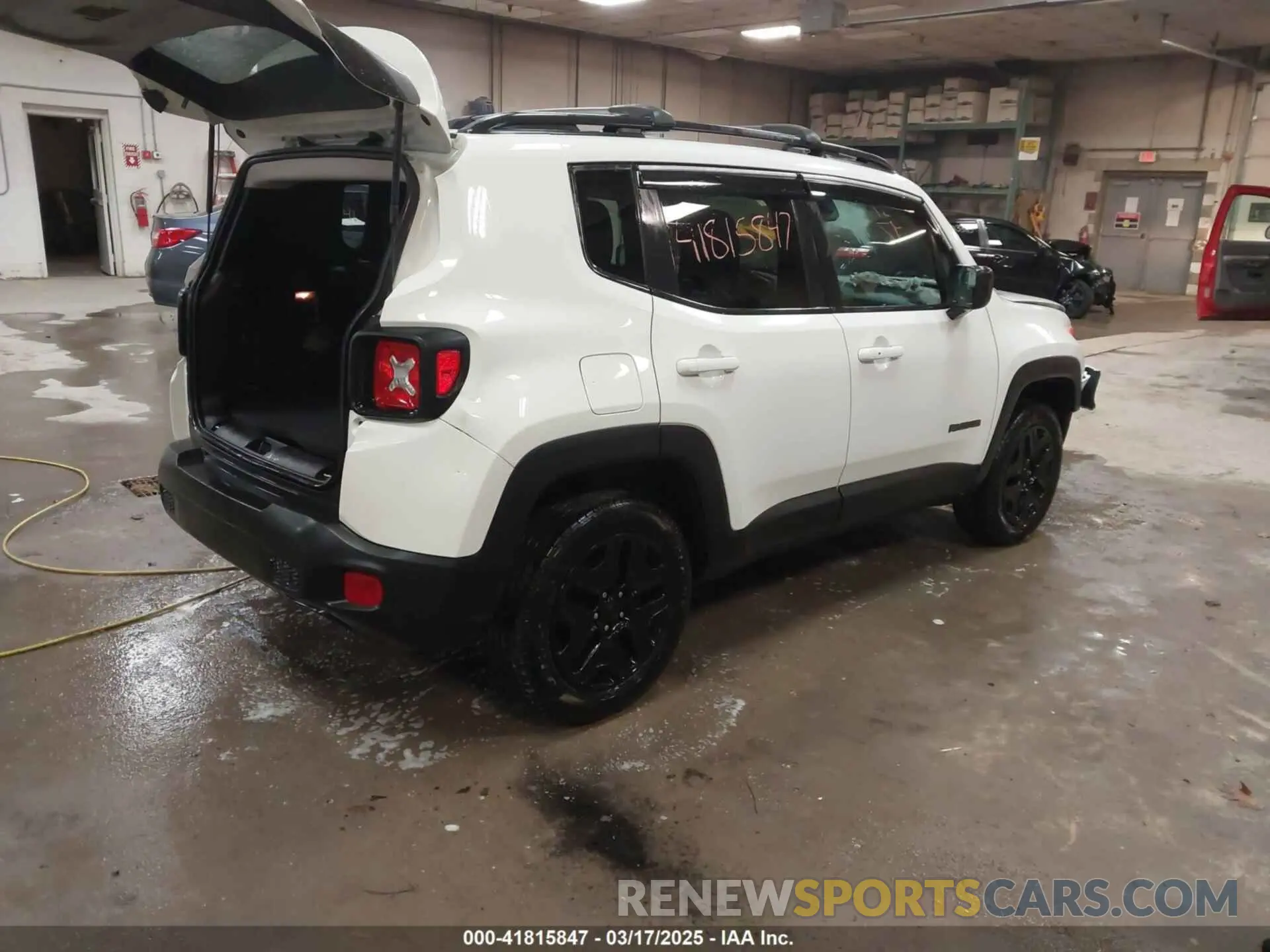 4 Photograph of a damaged car ZACNJBAB6LPL92993 JEEP RENEGADE 2020