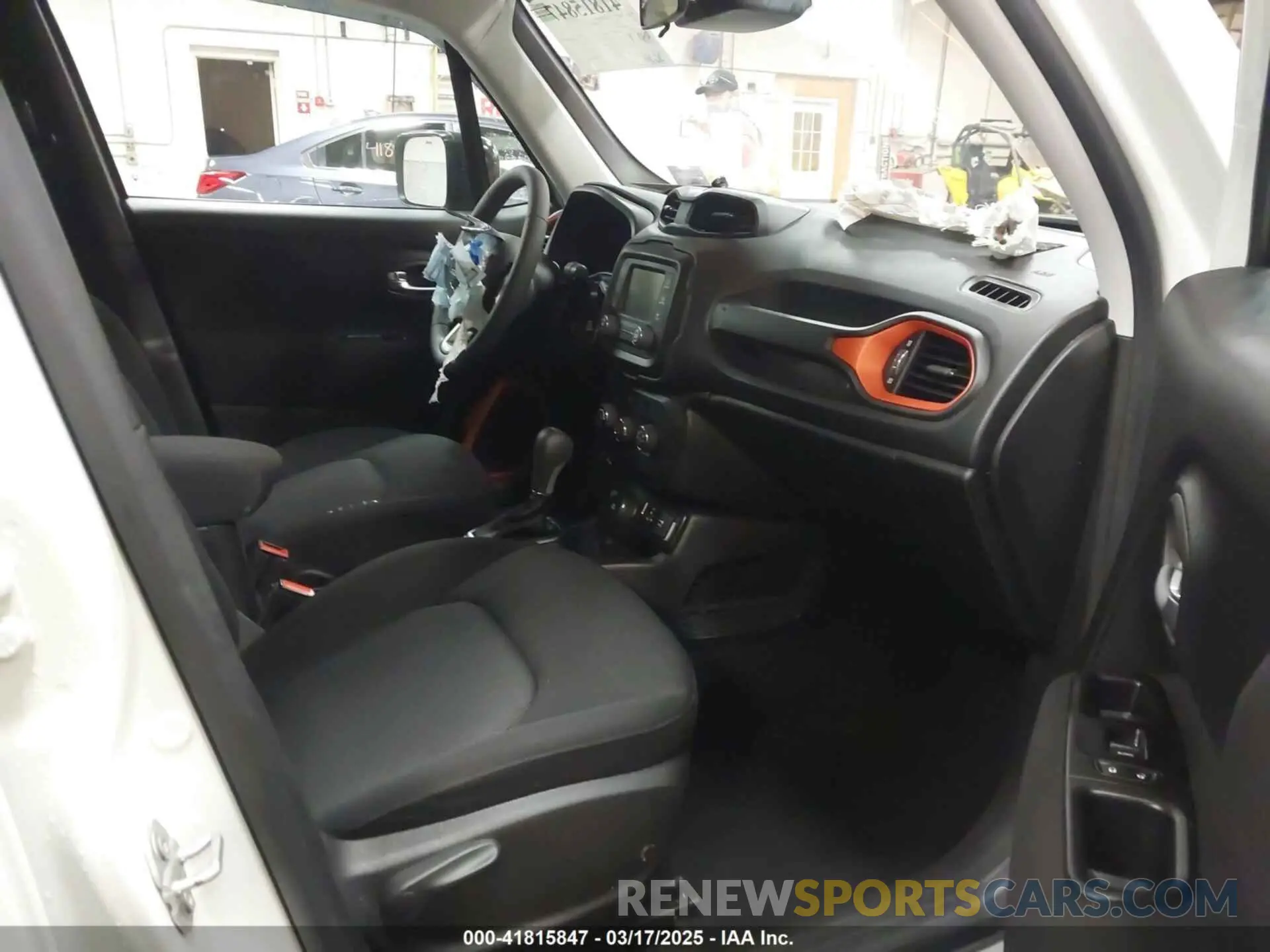 5 Photograph of a damaged car ZACNJBAB6LPL92993 JEEP RENEGADE 2020