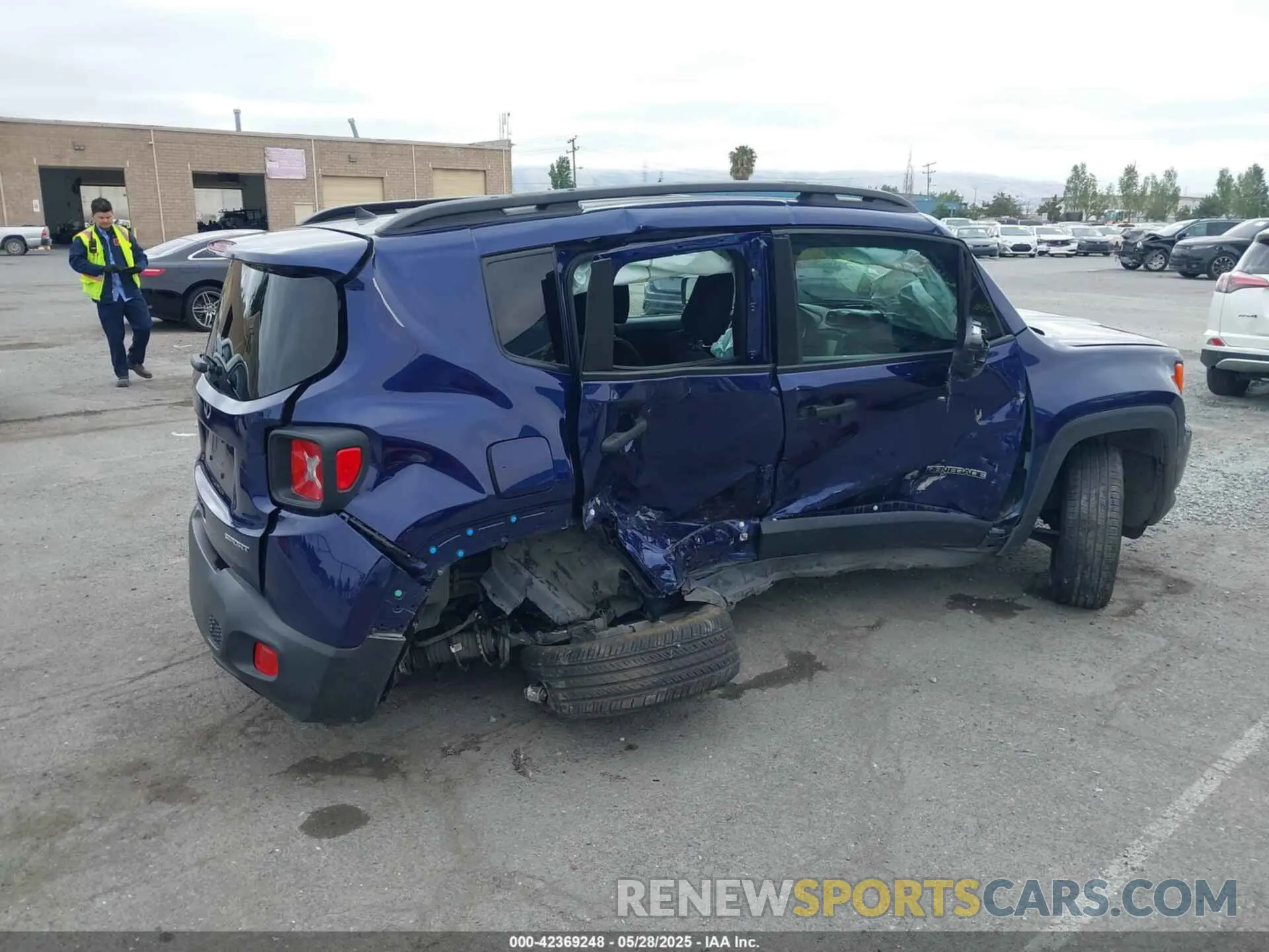 4 Photograph of a damaged car ZACNJBAB7LPL21897 JEEP RENEGADE 2020