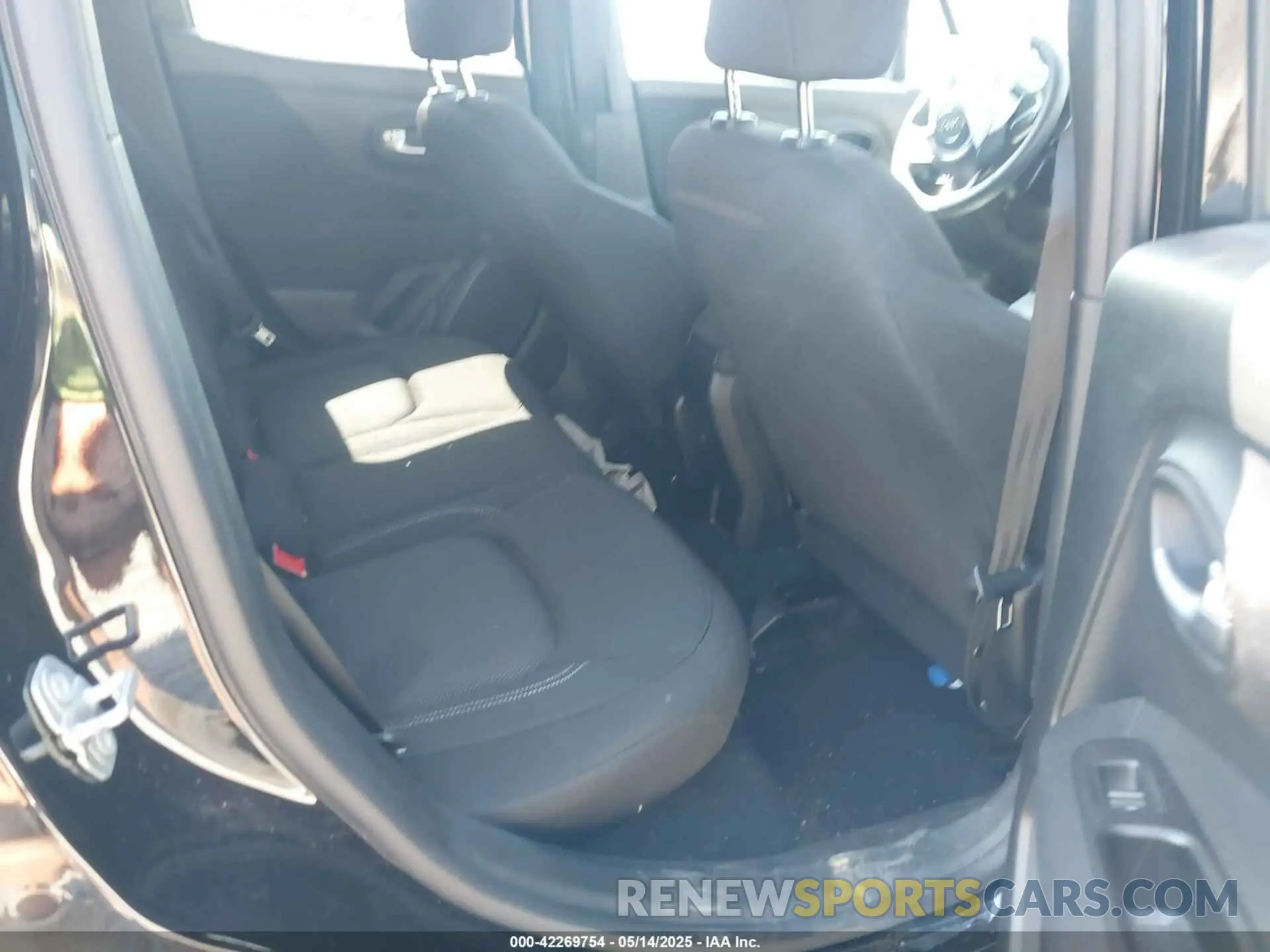 8 Photograph of a damaged car ZACNJBAB9LPL76867 JEEP RENEGADE 2020