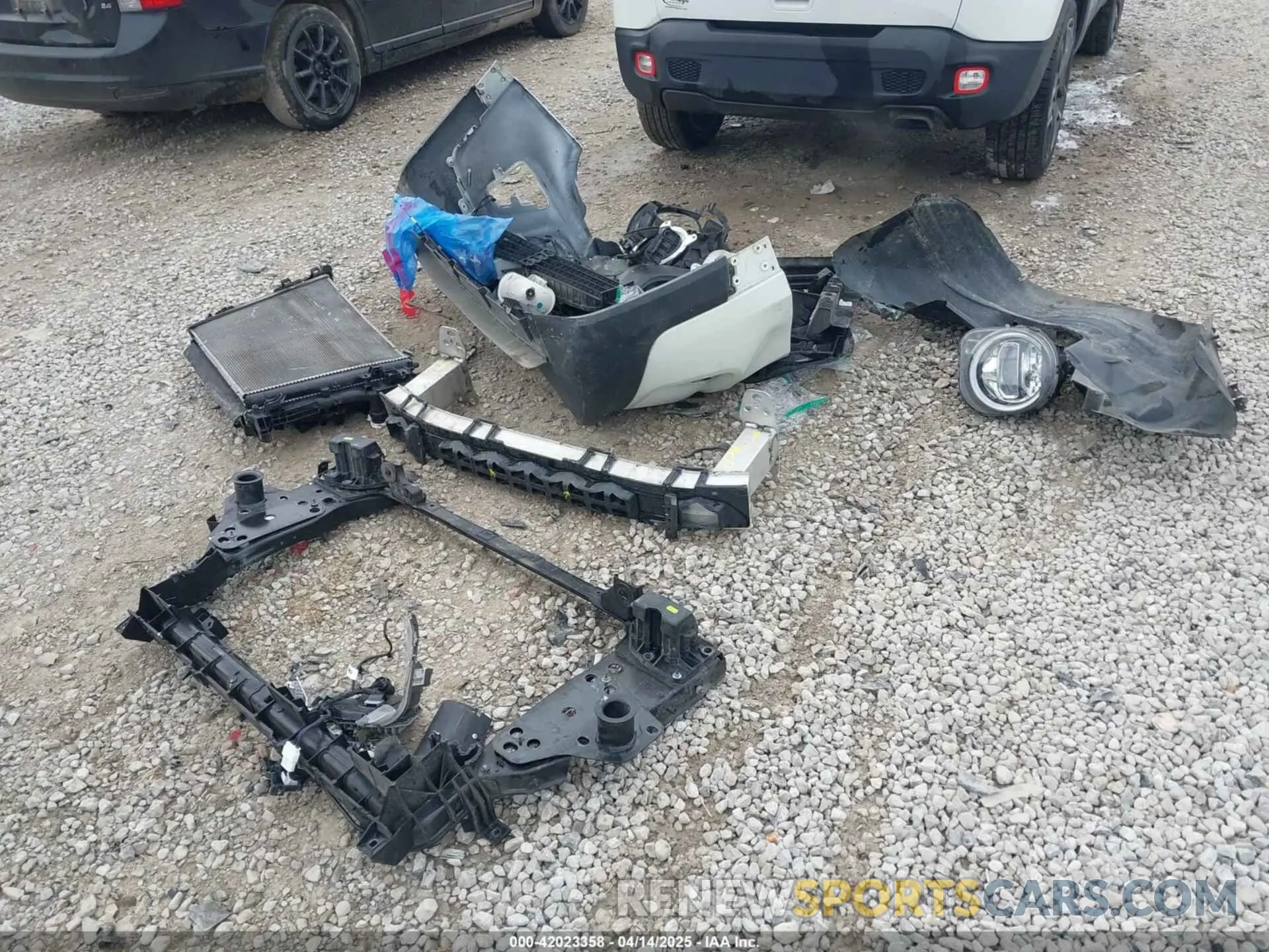 12 Photograph of a damaged car ZACNJBB11LPM04232 JEEP RENEGADE 2020
