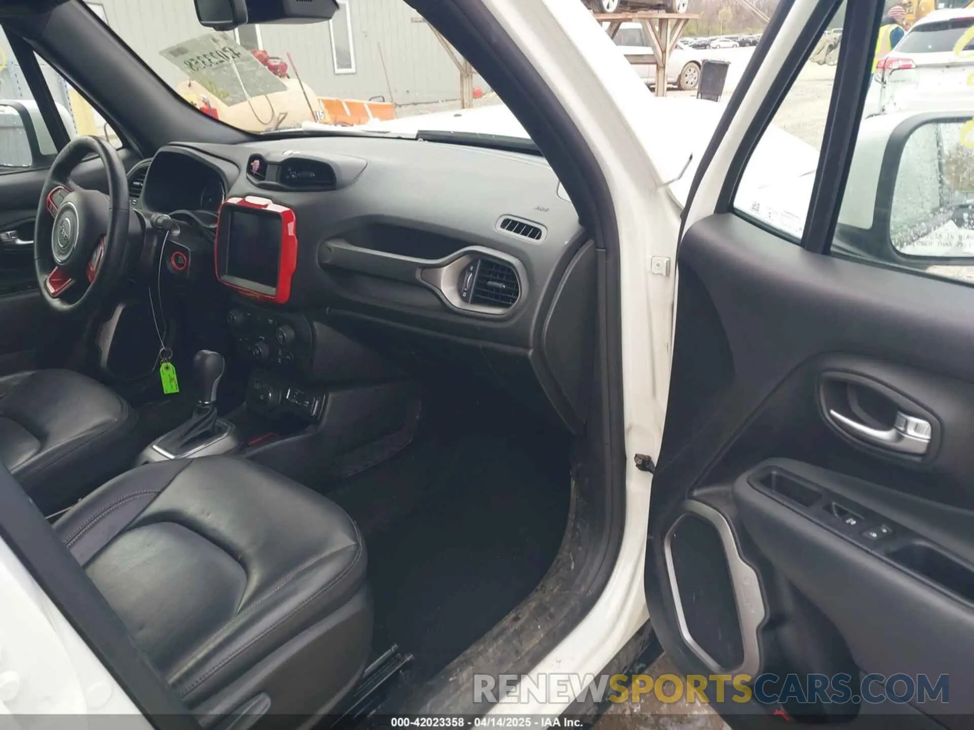 5 Photograph of a damaged car ZACNJBB11LPM04232 JEEP RENEGADE 2020