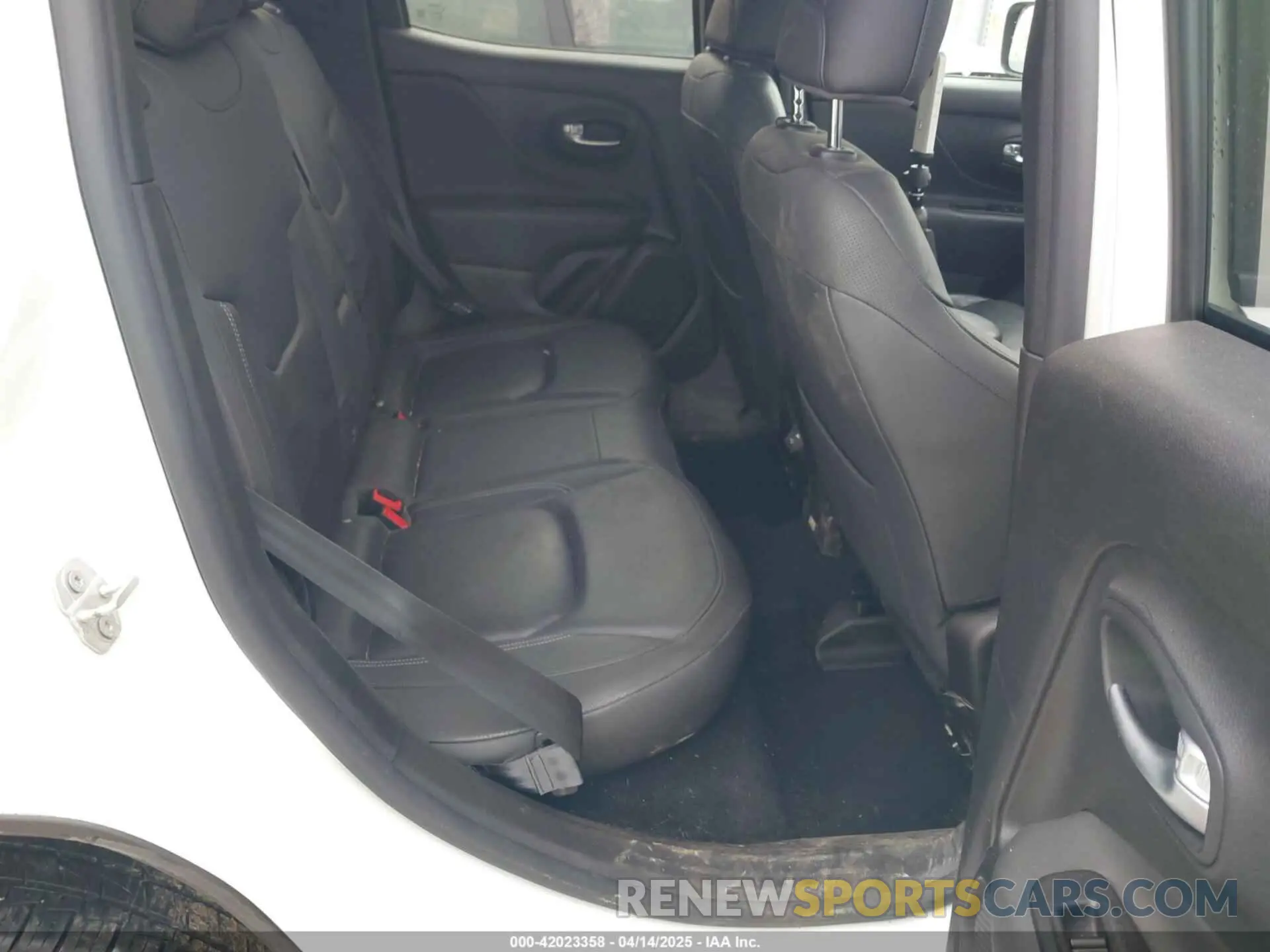 8 Photograph of a damaged car ZACNJBB11LPM04232 JEEP RENEGADE 2020