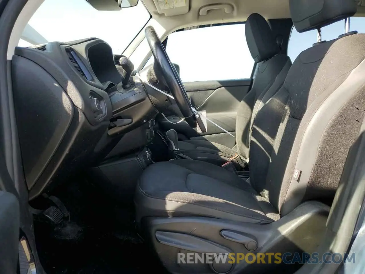 7 Photograph of a damaged car ZACNJBBB5LPL24201 JEEP RENEGADE 2020