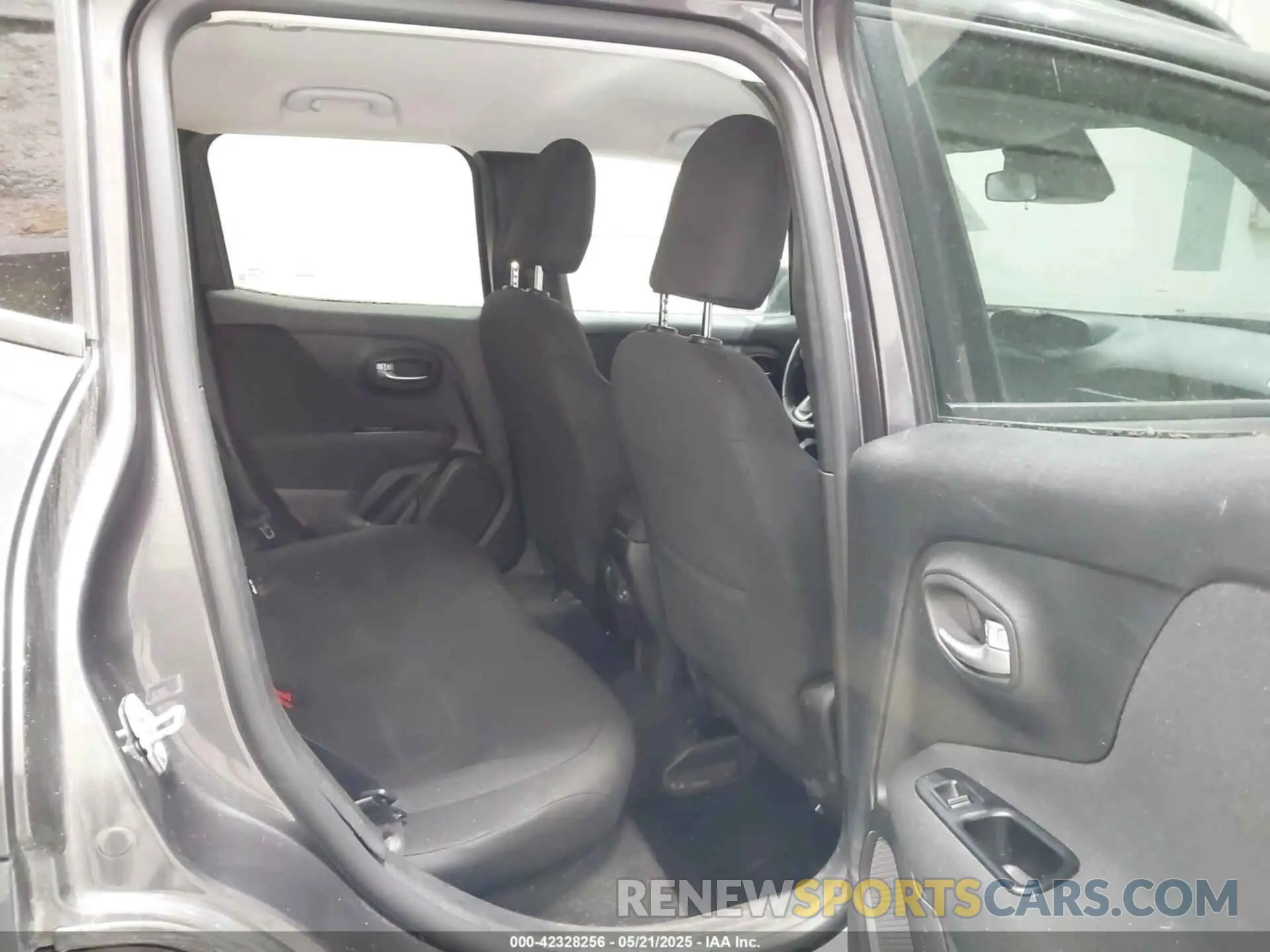 8 Photograph of a damaged car ZACNJBBB8LPL19526 JEEP RENEGADE 2020
