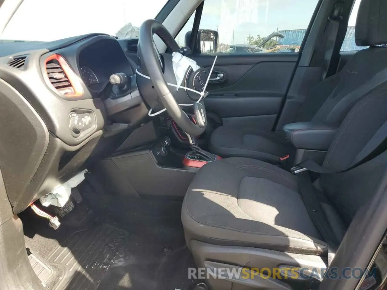 7 Photograph of a damaged car ZACNJBC18LPM03643 JEEP RENEGADE 2020