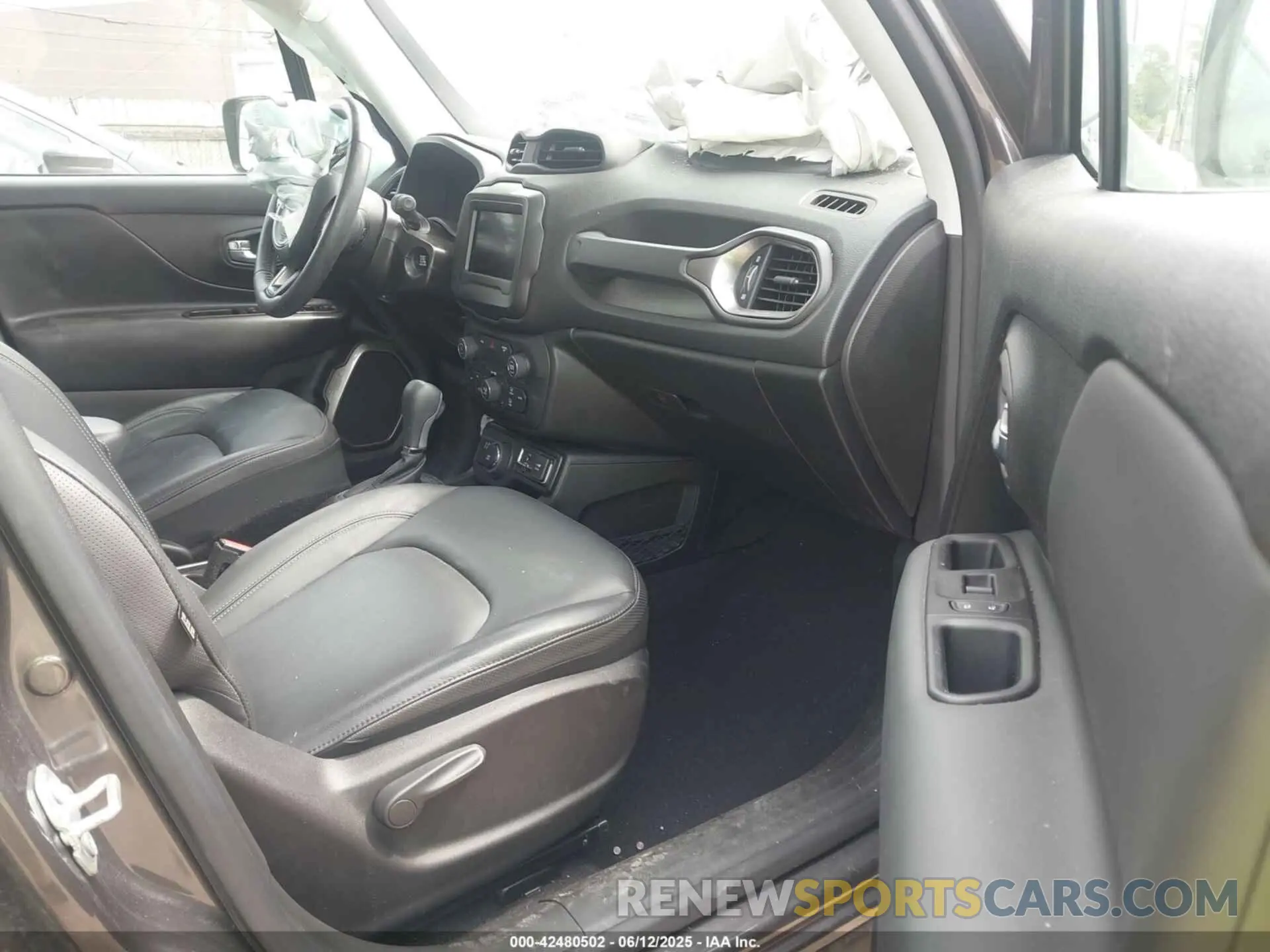 5 Photograph of a damaged car ZACNJBD16LPM13909 JEEP RENEGADE 2020