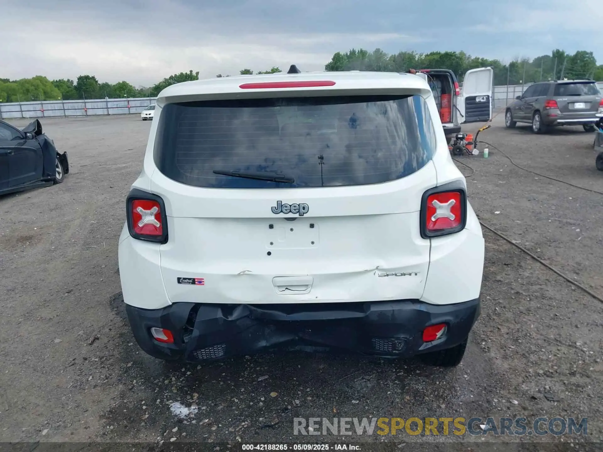 16 Photograph of a damaged car ZACNJCAB7MPM23305 JEEP RENEGADE 2021