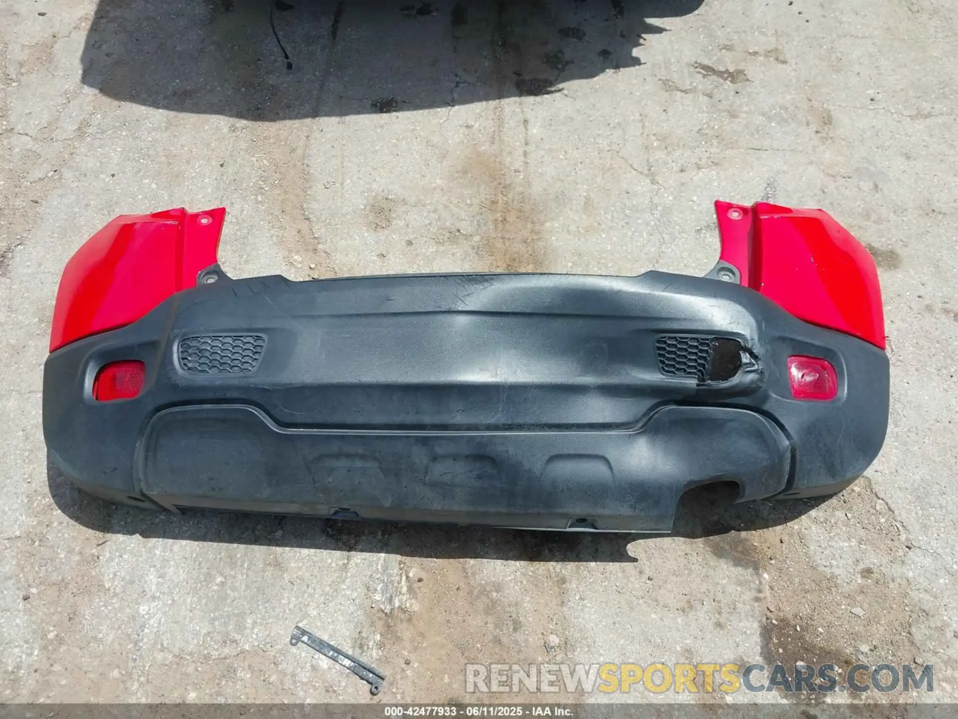 12 Photograph of a damaged car ZACNJCABXMPM46982 JEEP RENEGADE 2021