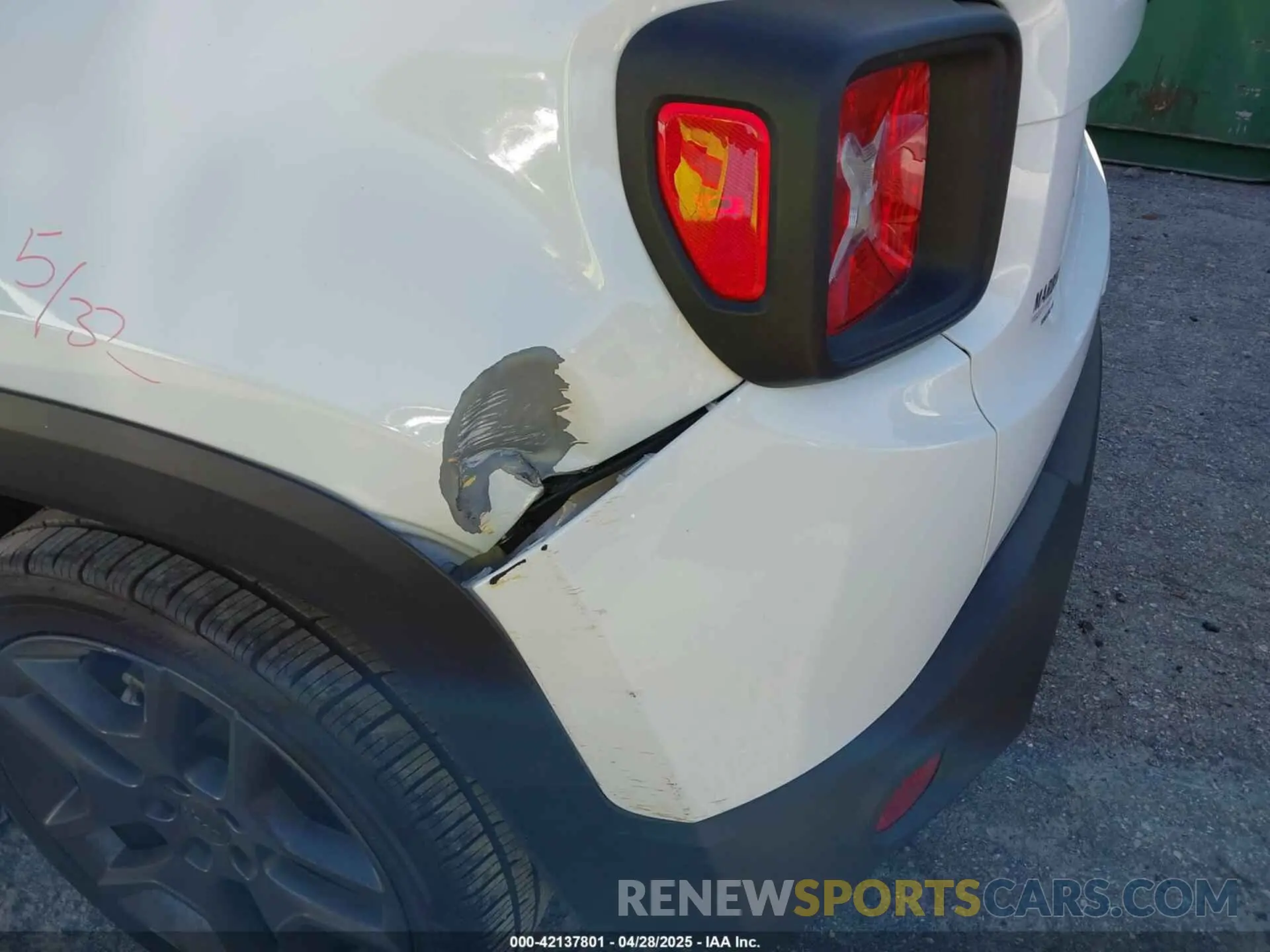 19 Photograph of a damaged car ZACNJCBB0MPM69573 JEEP RENEGADE 2021