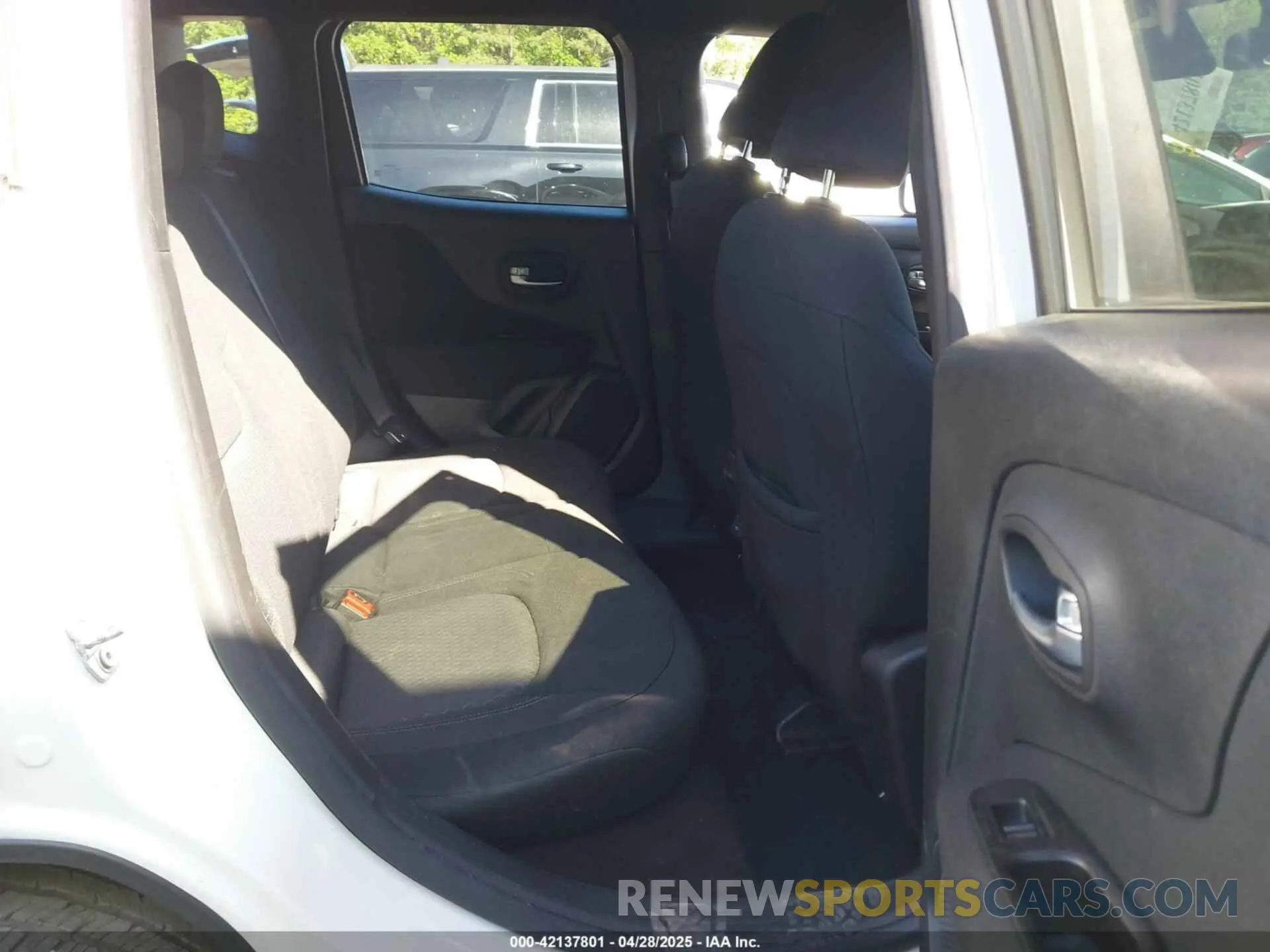 8 Photograph of a damaged car ZACNJCBB0MPM69573 JEEP RENEGADE 2021