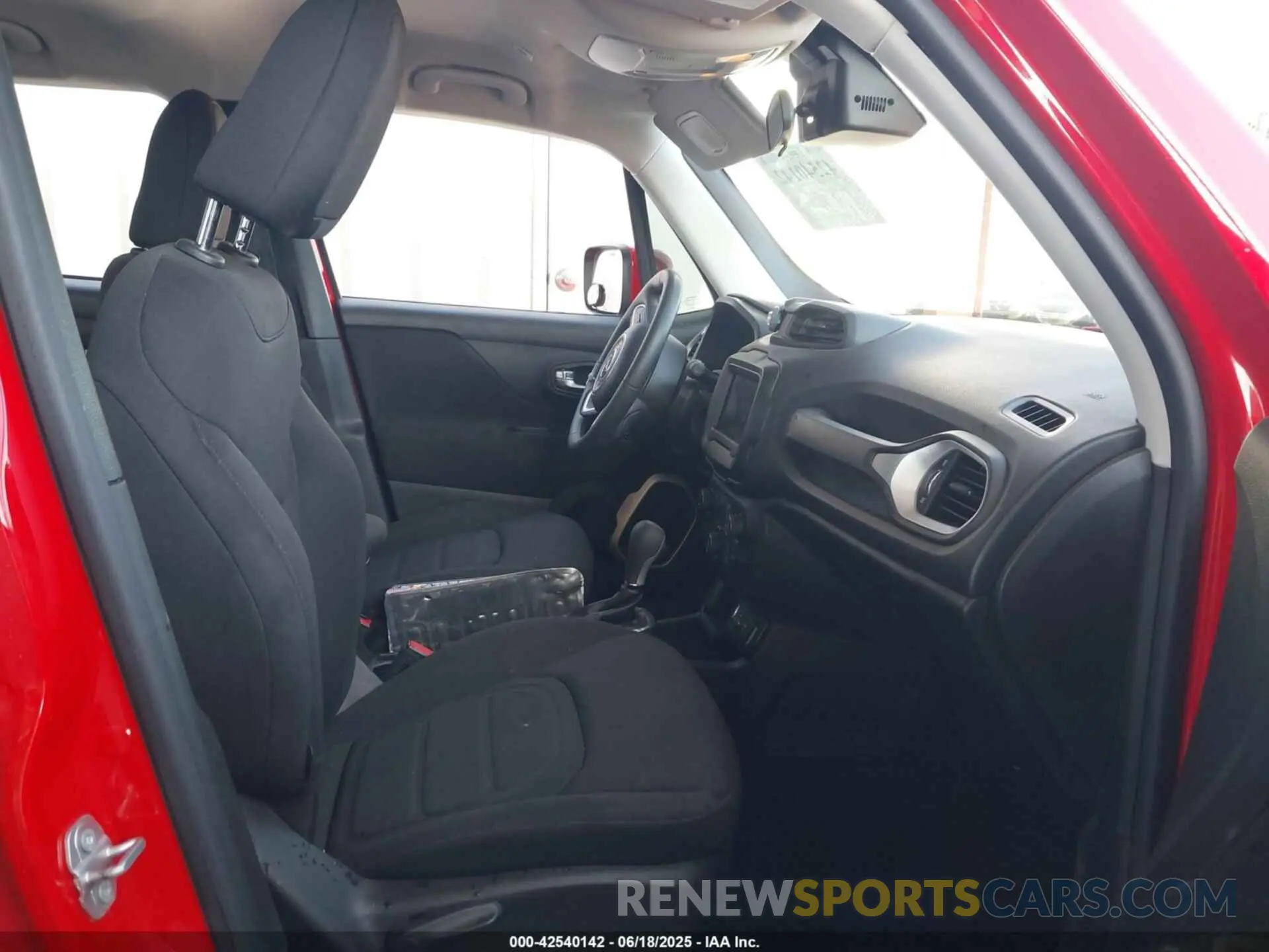 5 Photograph of a damaged car ZACNJCBB1MPM25582 JEEP RENEGADE 2021