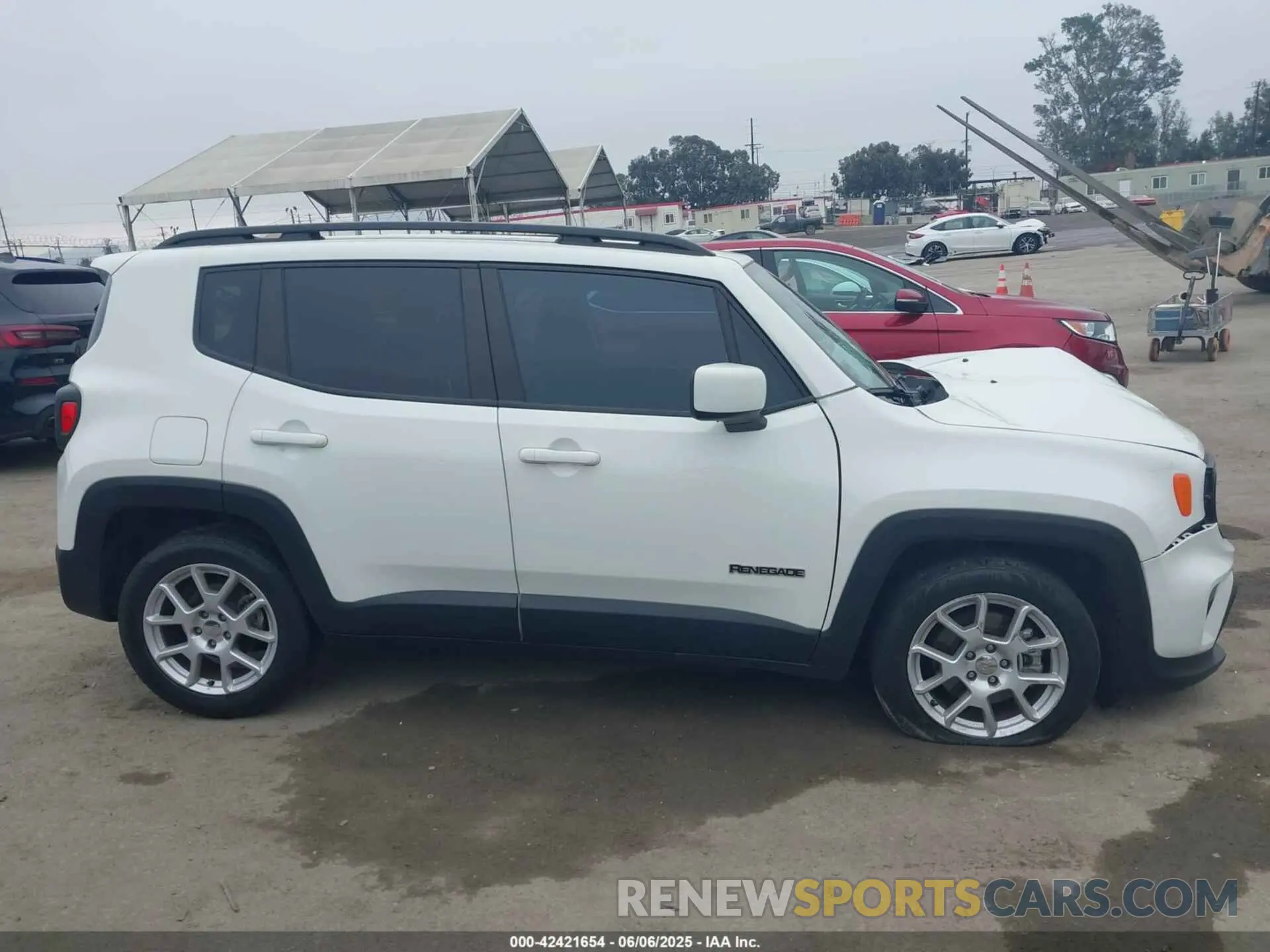 12 Photograph of a damaged car ZACNJCBB5MPN25006 JEEP RENEGADE 2021