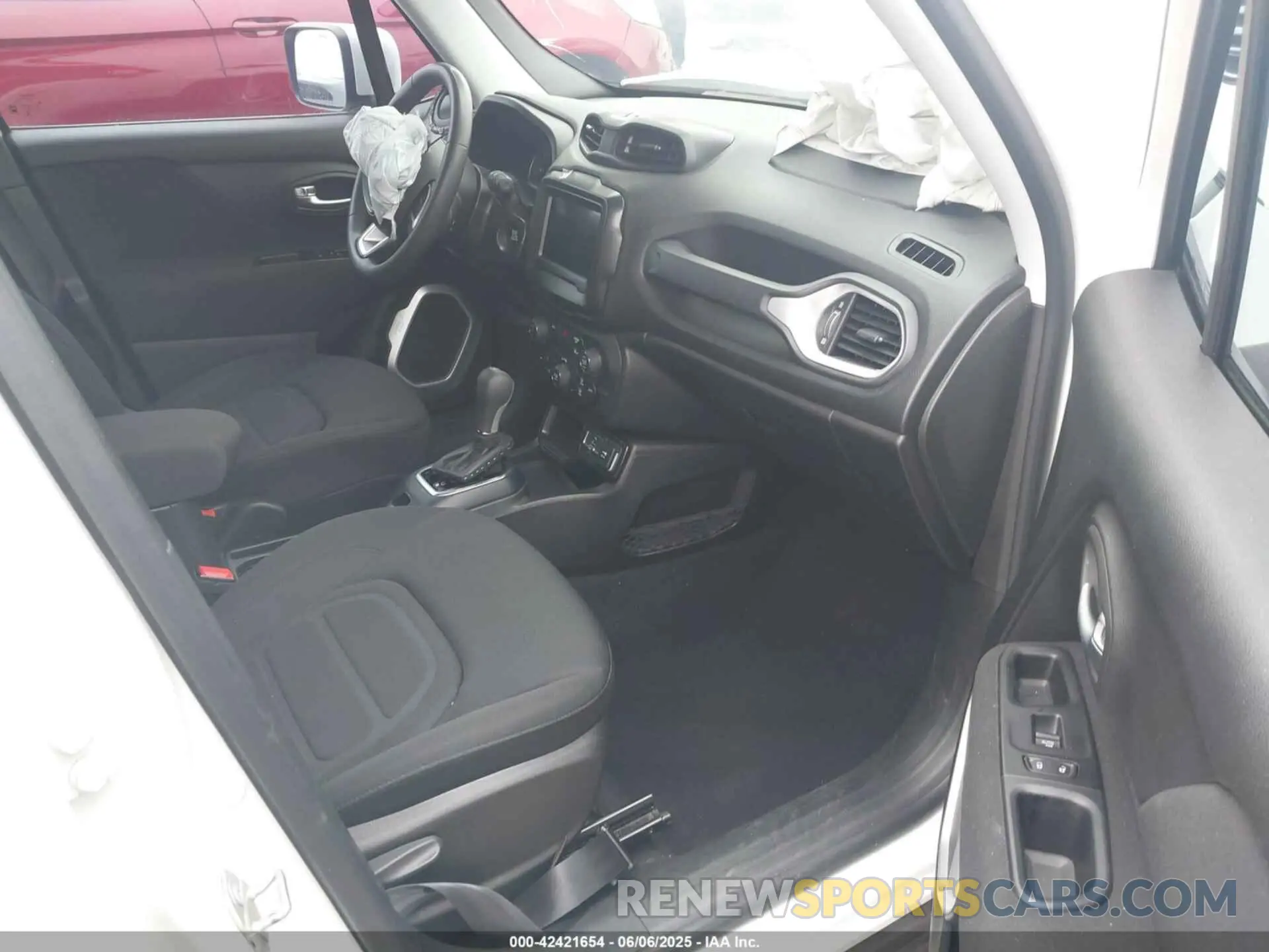 5 Photograph of a damaged car ZACNJCBB5MPN25006 JEEP RENEGADE 2021