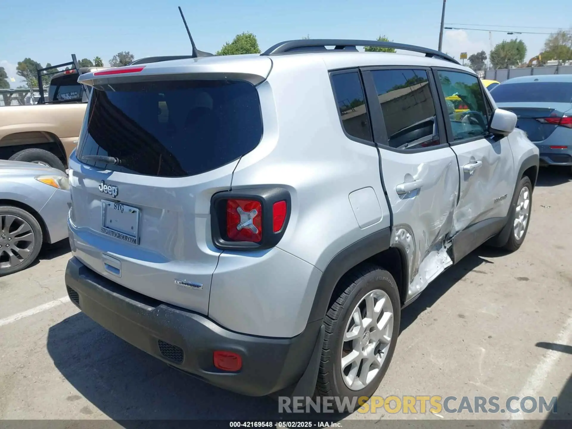 4 Photograph of a damaged car ZACNJCBB8MPN10712 JEEP RENEGADE 2021
