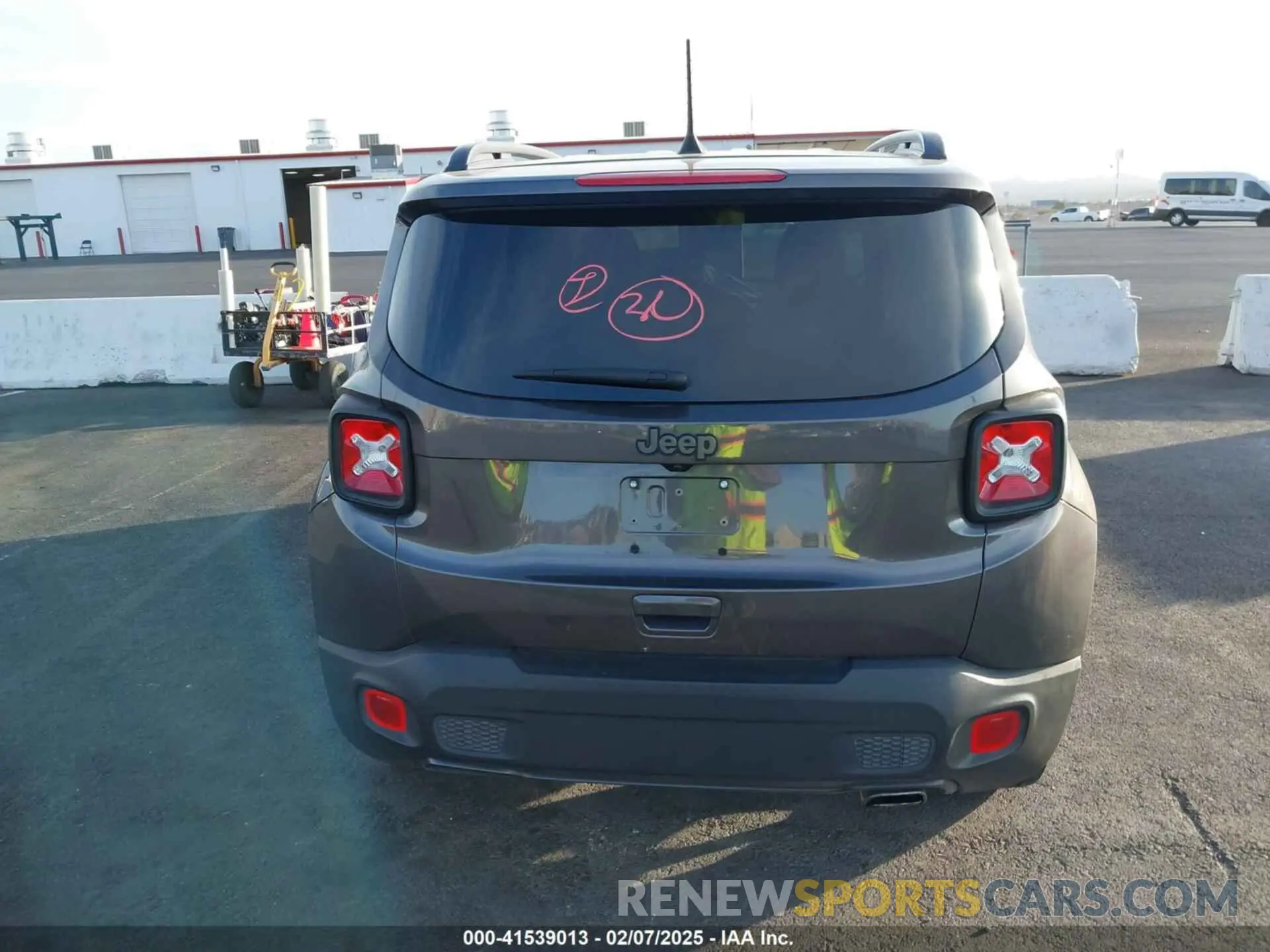 17 Photograph of a damaged car ZACNJCBBXMPM68608 JEEP RENEGADE 2021