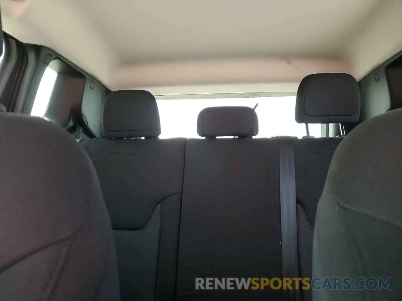 10 Photograph of a damaged car ZACNJDAB6MPM31904 JEEP RENEGADE 2021