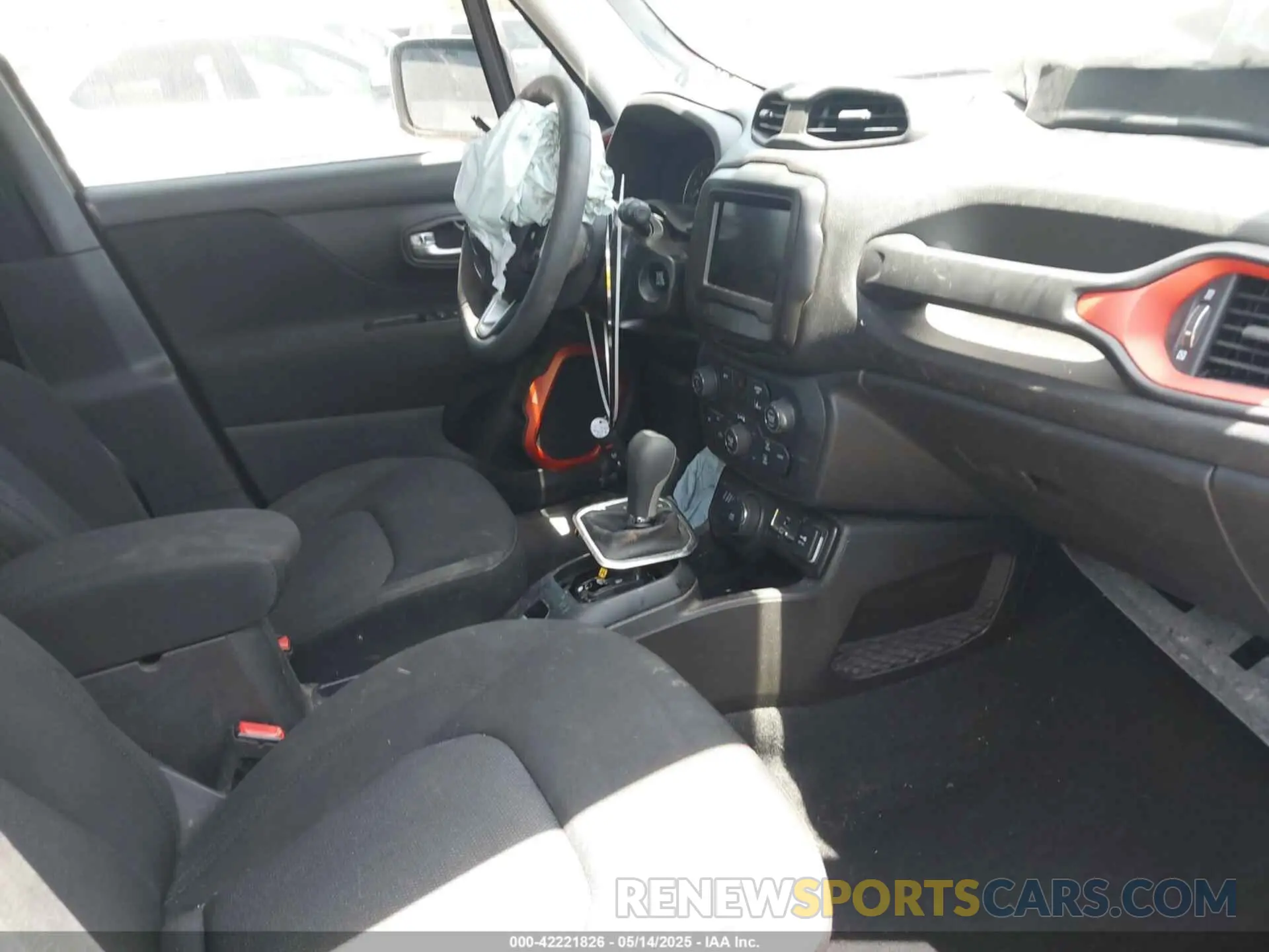 5 Photograph of a damaged car ZACNJDAB6MPM54762 JEEP RENEGADE 2021