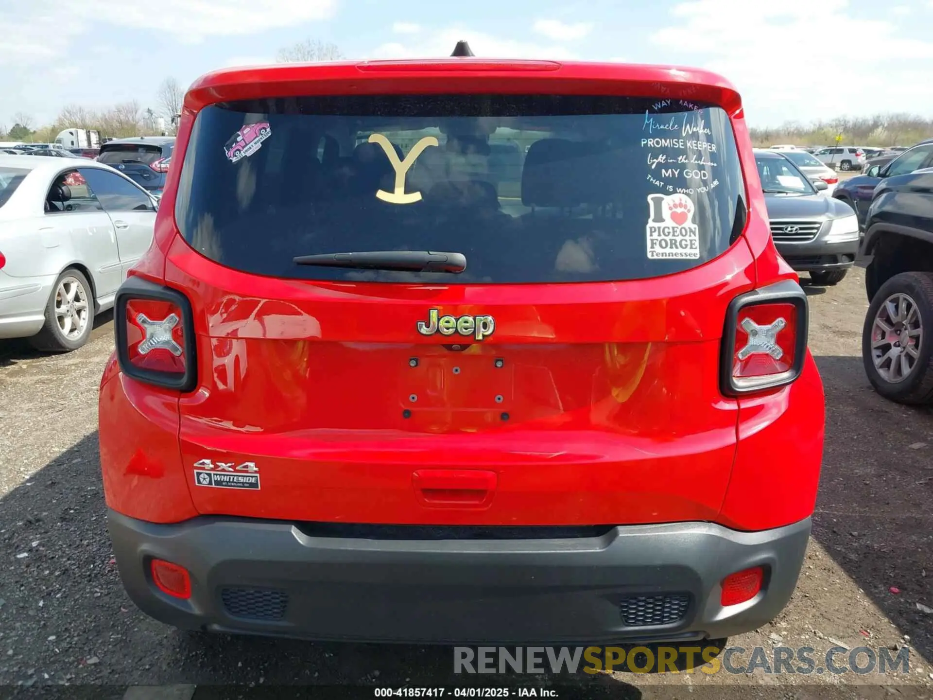 17 Photograph of a damaged car ZACNJDAB8MPM25697 JEEP RENEGADE 2021