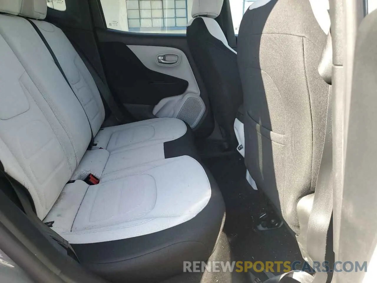 11 Photograph of a damaged car ZACNJDB17MPN32651 JEEP RENEGADE 2021