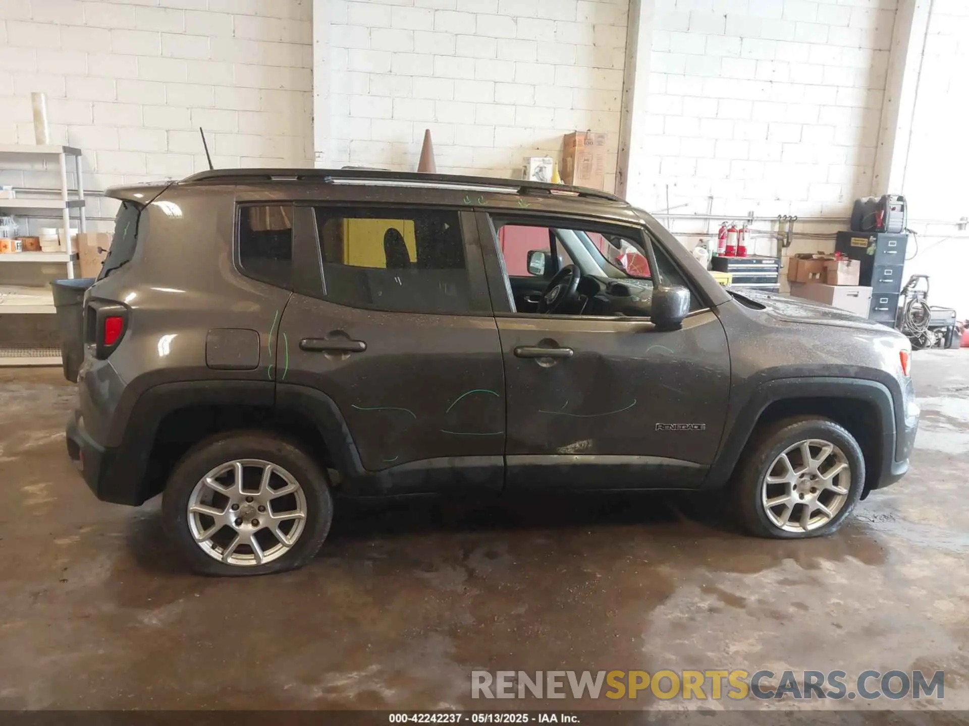 13 Photograph of a damaged car ZACNJDBB0MPM28530 JEEP RENEGADE 2021