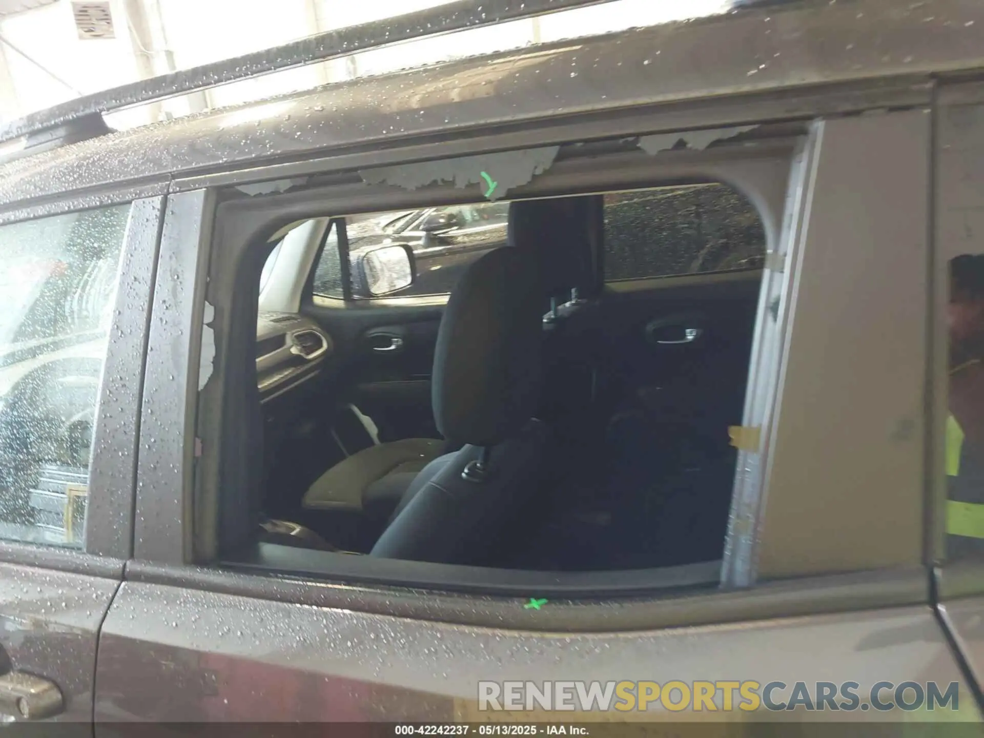 19 Photograph of a damaged car ZACNJDBB0MPM28530 JEEP RENEGADE 2021