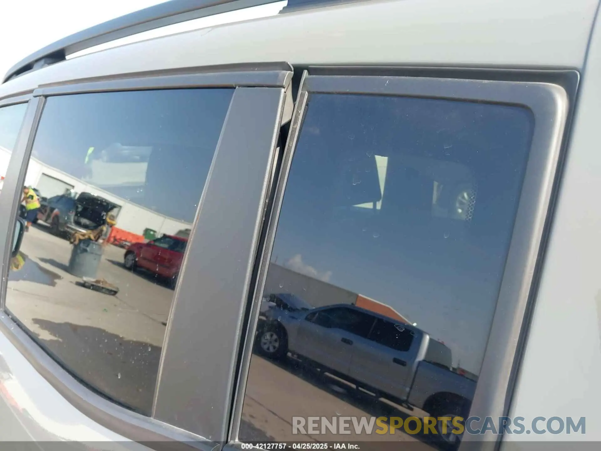 18 Photograph of a damaged car ZACNJDBB2MPM48729 JEEP RENEGADE 2021