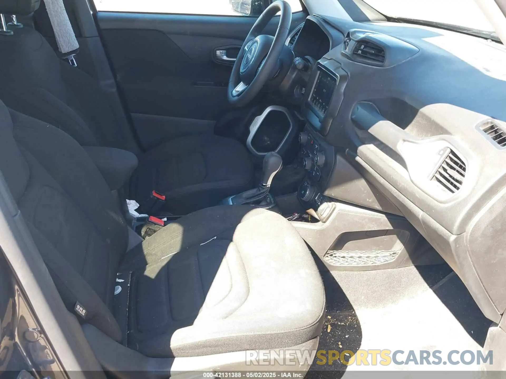 5 Photograph of a damaged car ZACNJDBB3MPN36642 JEEP RENEGADE 2021