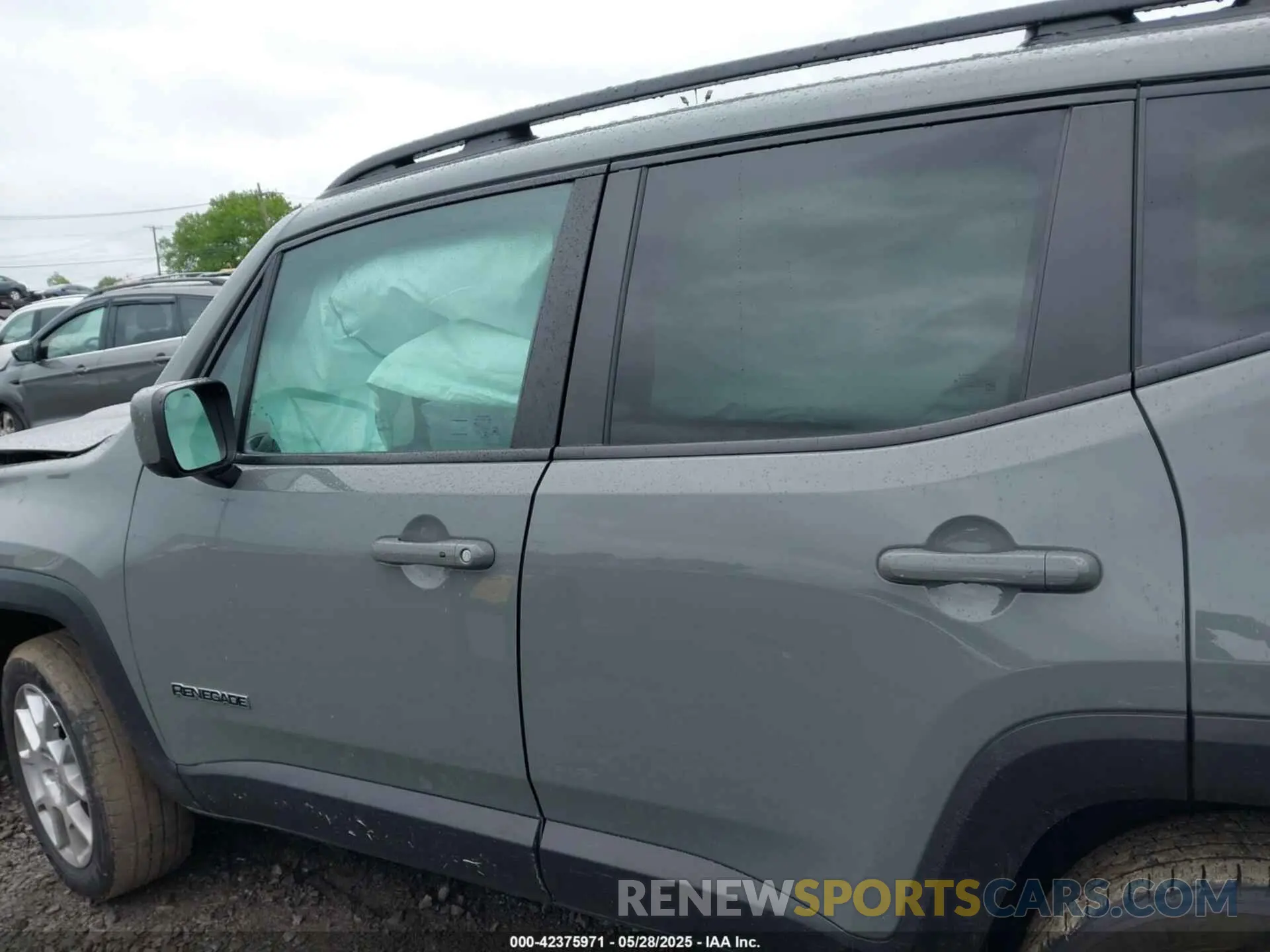13 Photograph of a damaged car ZACNJDBB7MPN21609 JEEP RENEGADE 2021