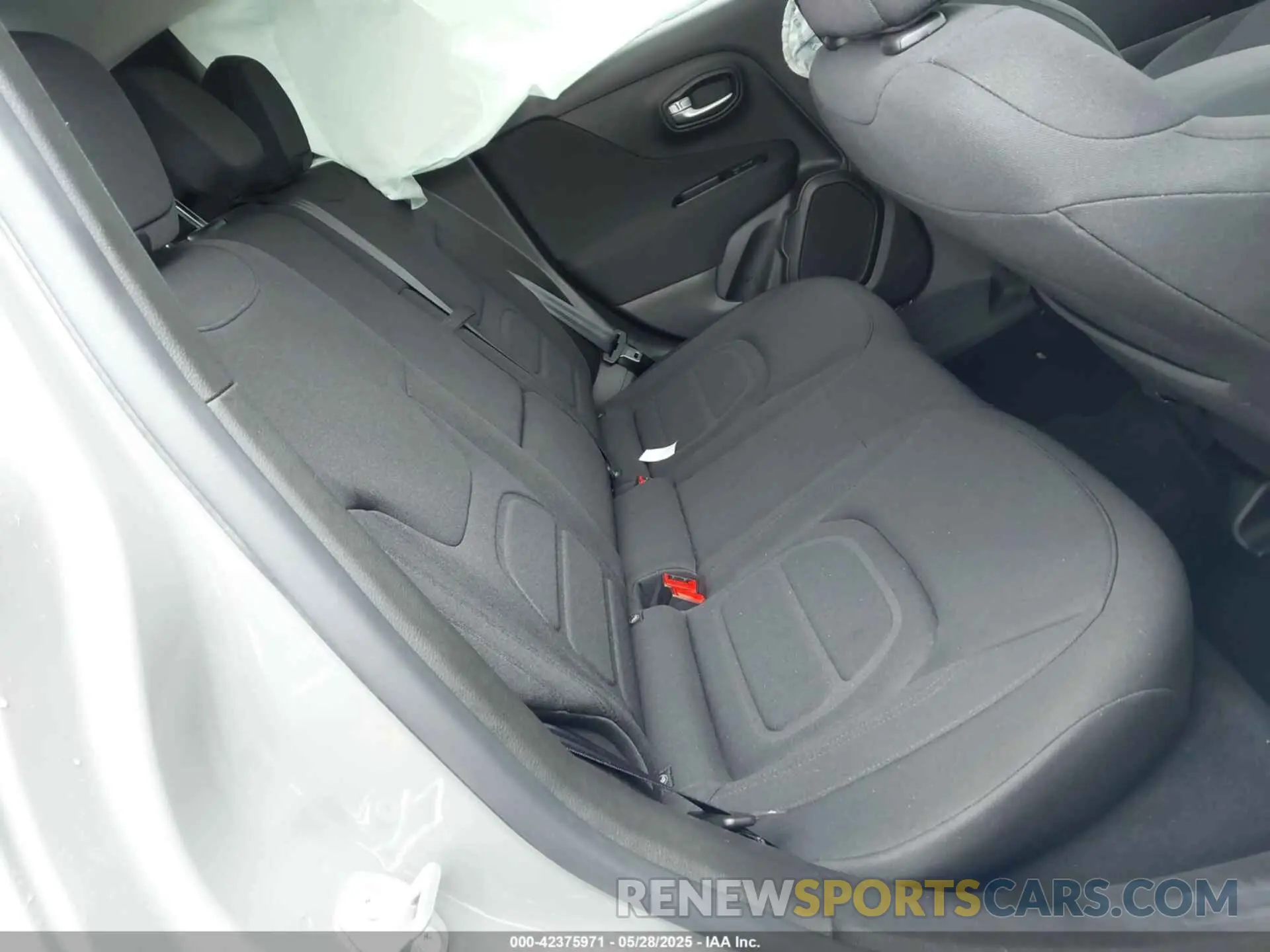 8 Photograph of a damaged car ZACNJDBB7MPN21609 JEEP RENEGADE 2021