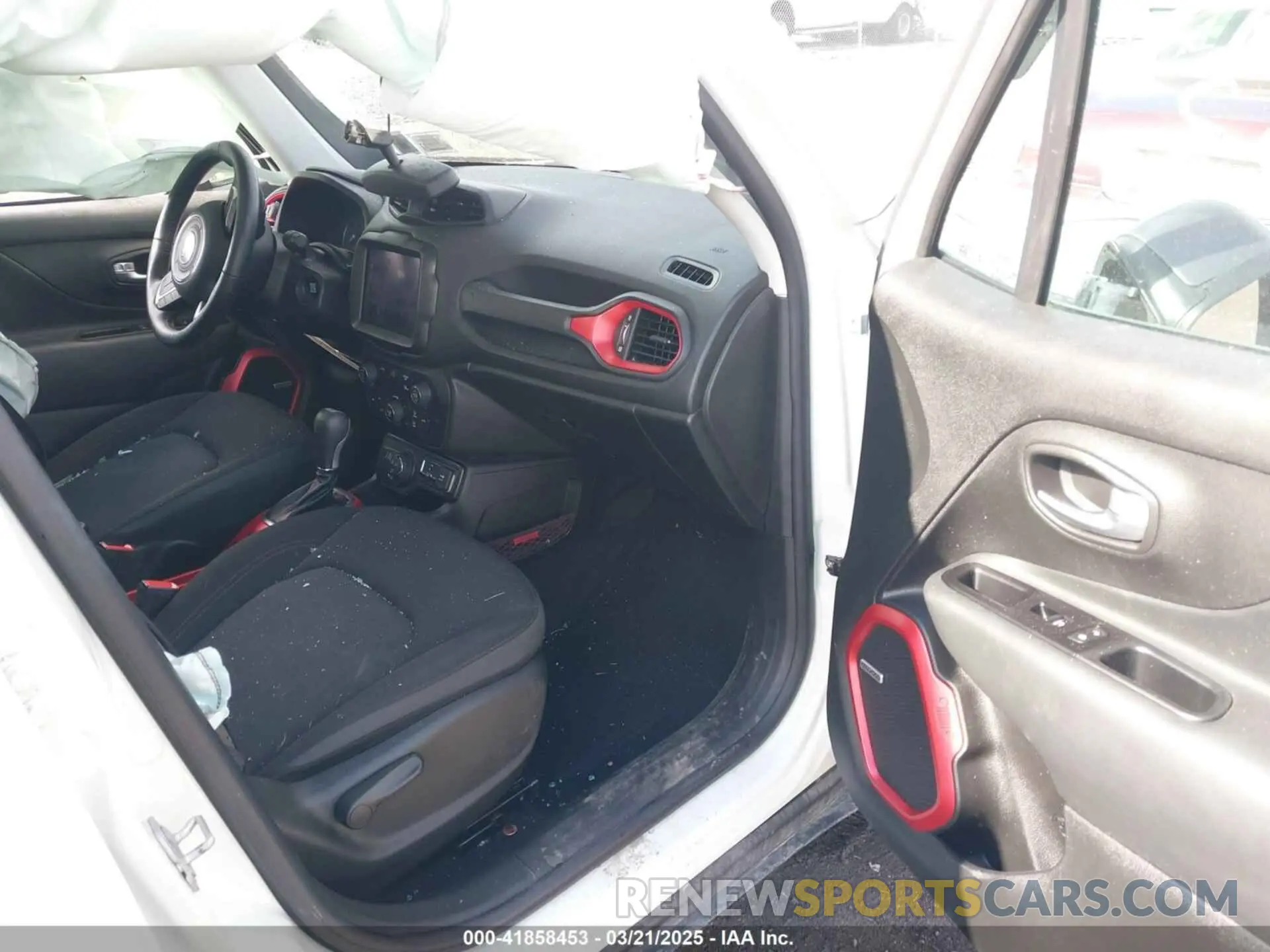 5 Photograph of a damaged car ZACNJDC12MPM92624 JEEP RENEGADE 2021