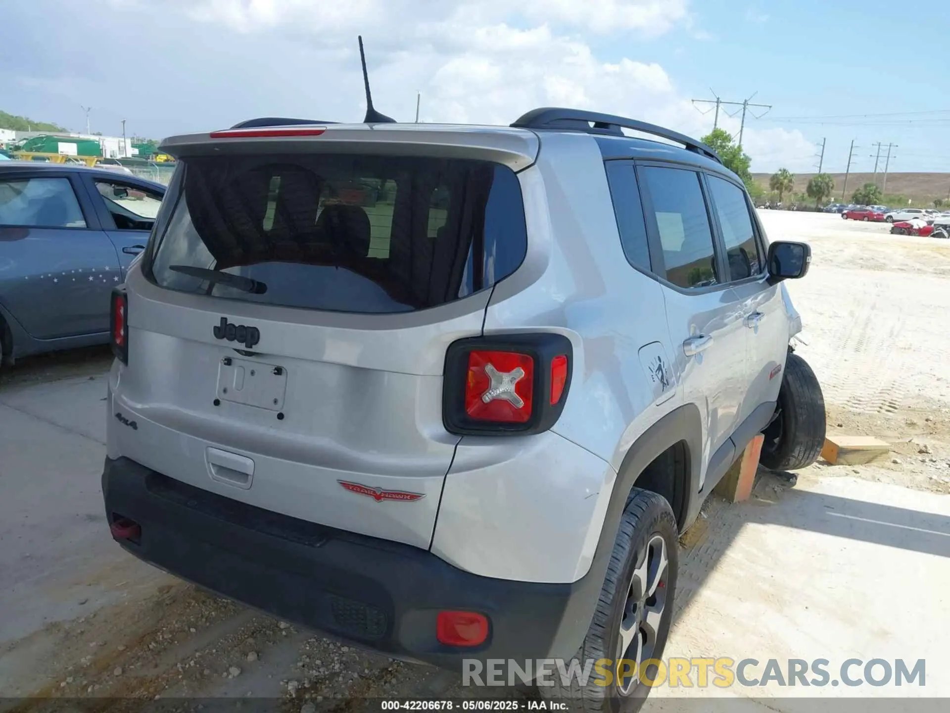 4 Photograph of a damaged car ZACNJDC17MPN27500 JEEP RENEGADE 2021