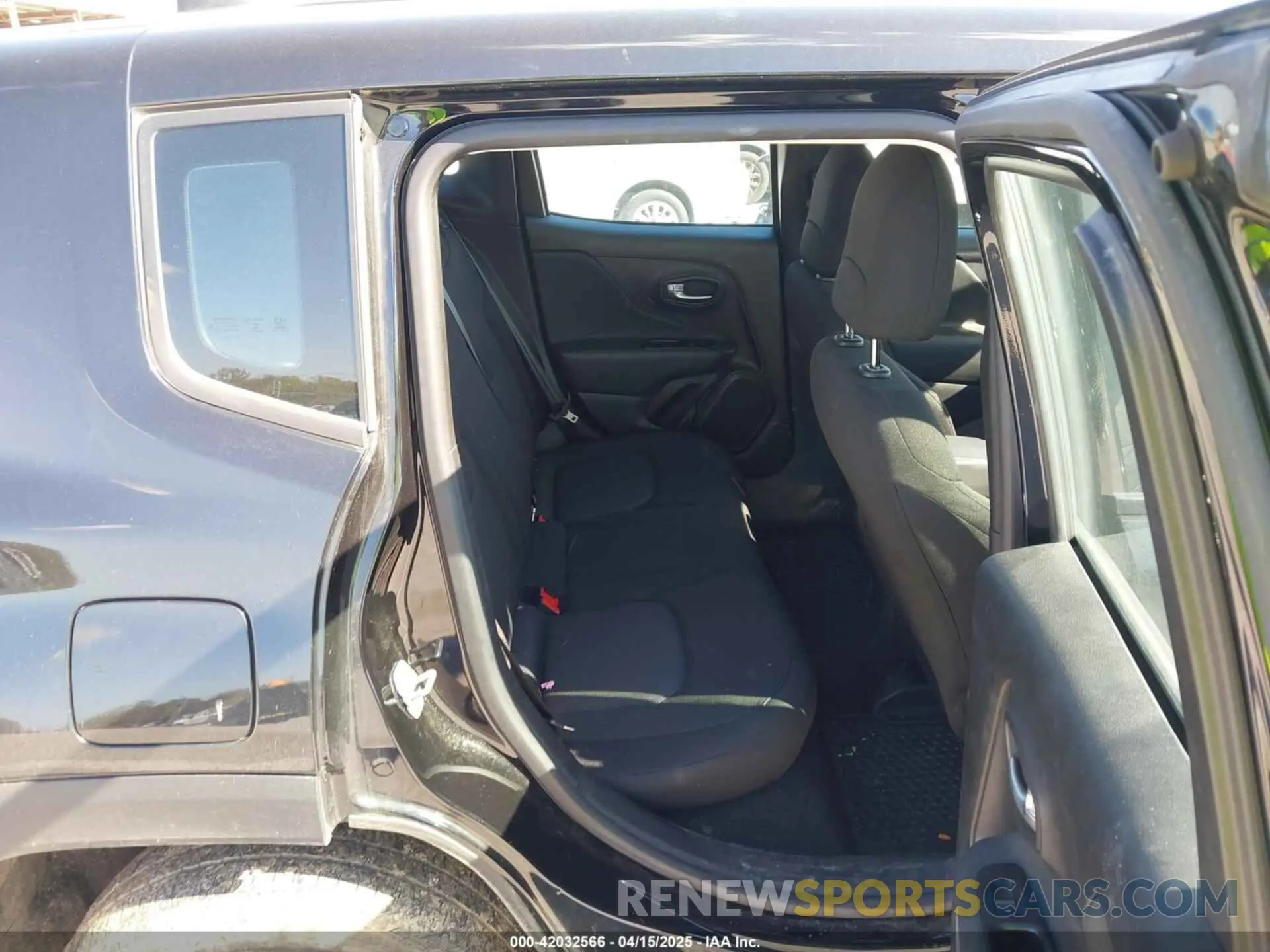 8 Photograph of a damaged car ZACNJDA12NPN69111 JEEP RENEGADE 2022