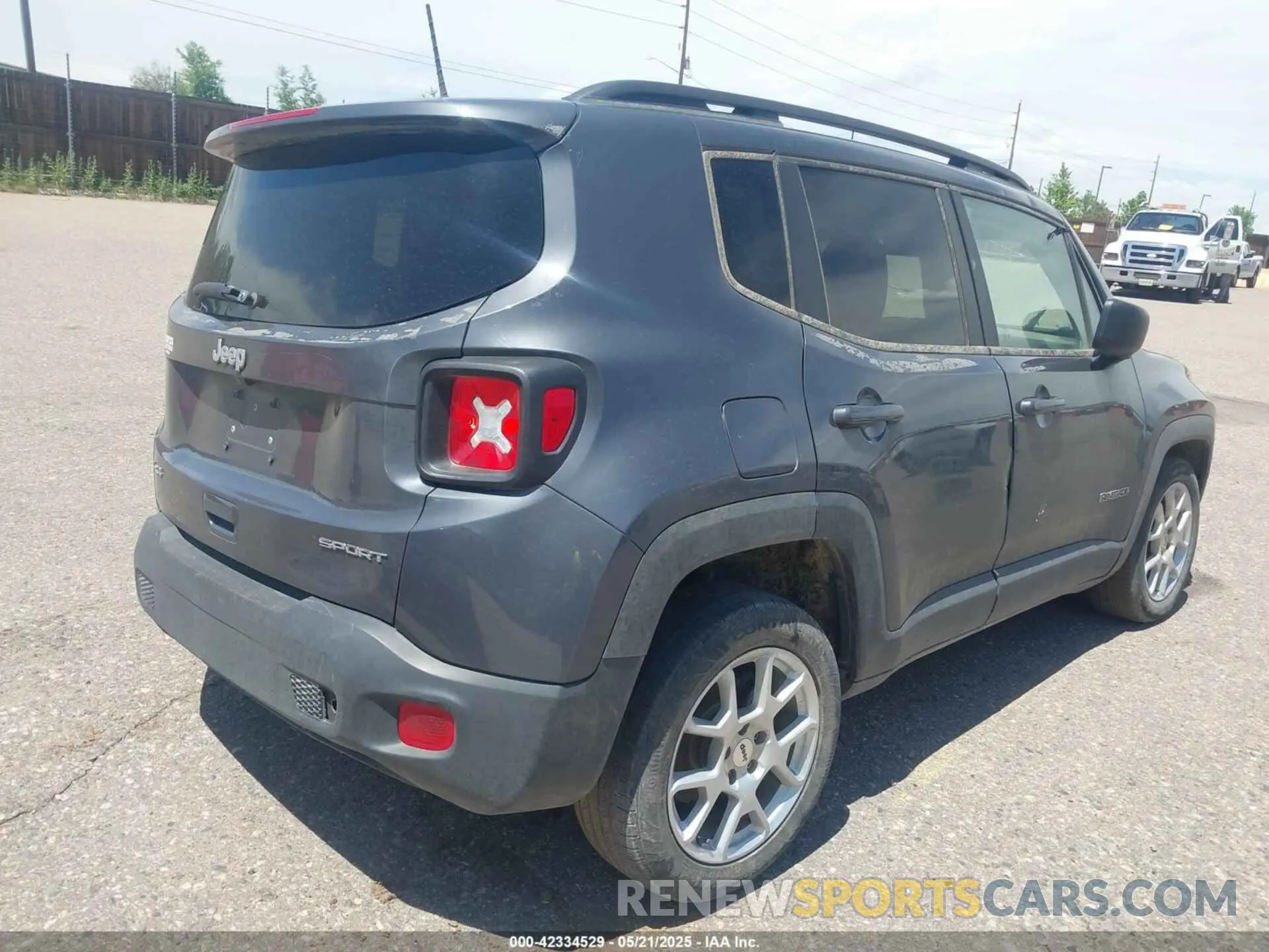 4 Photograph of a damaged car ZACNJDA14NPN81017 JEEP RENEGADE 2022