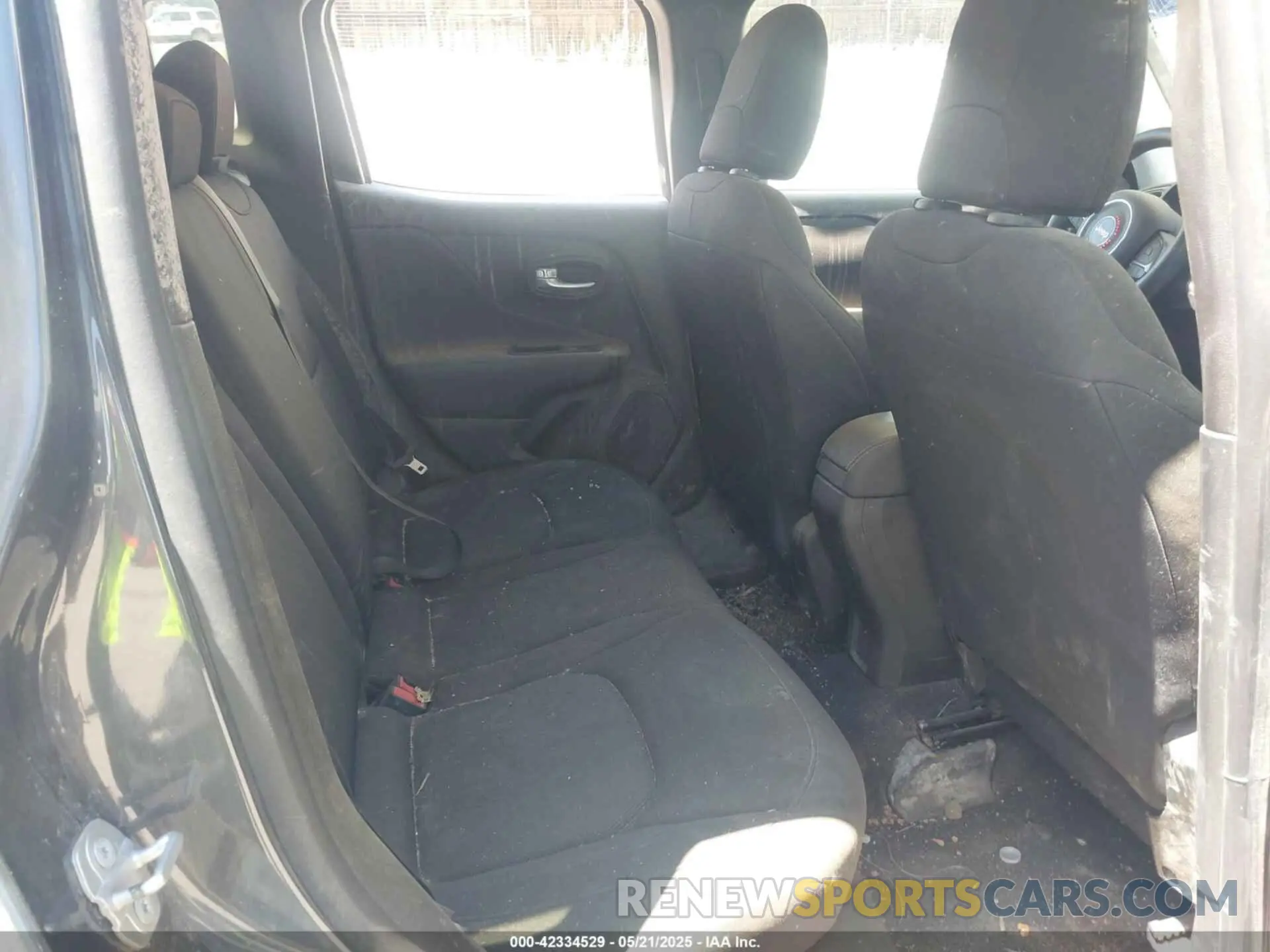 8 Photograph of a damaged car ZACNJDA14NPN81017 JEEP RENEGADE 2022