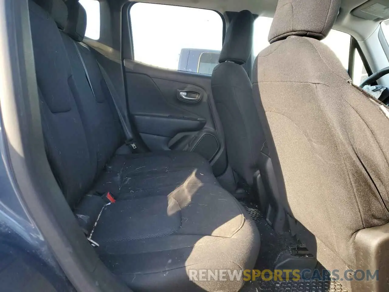 11 Photograph of a damaged car ZACNJDA15NPN60578 JEEP RENEGADE 2022