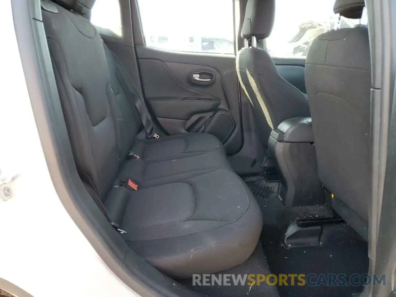 11 Photograph of a damaged car ZACNJDA18NPN65080 JEEP RENEGADE 2022
