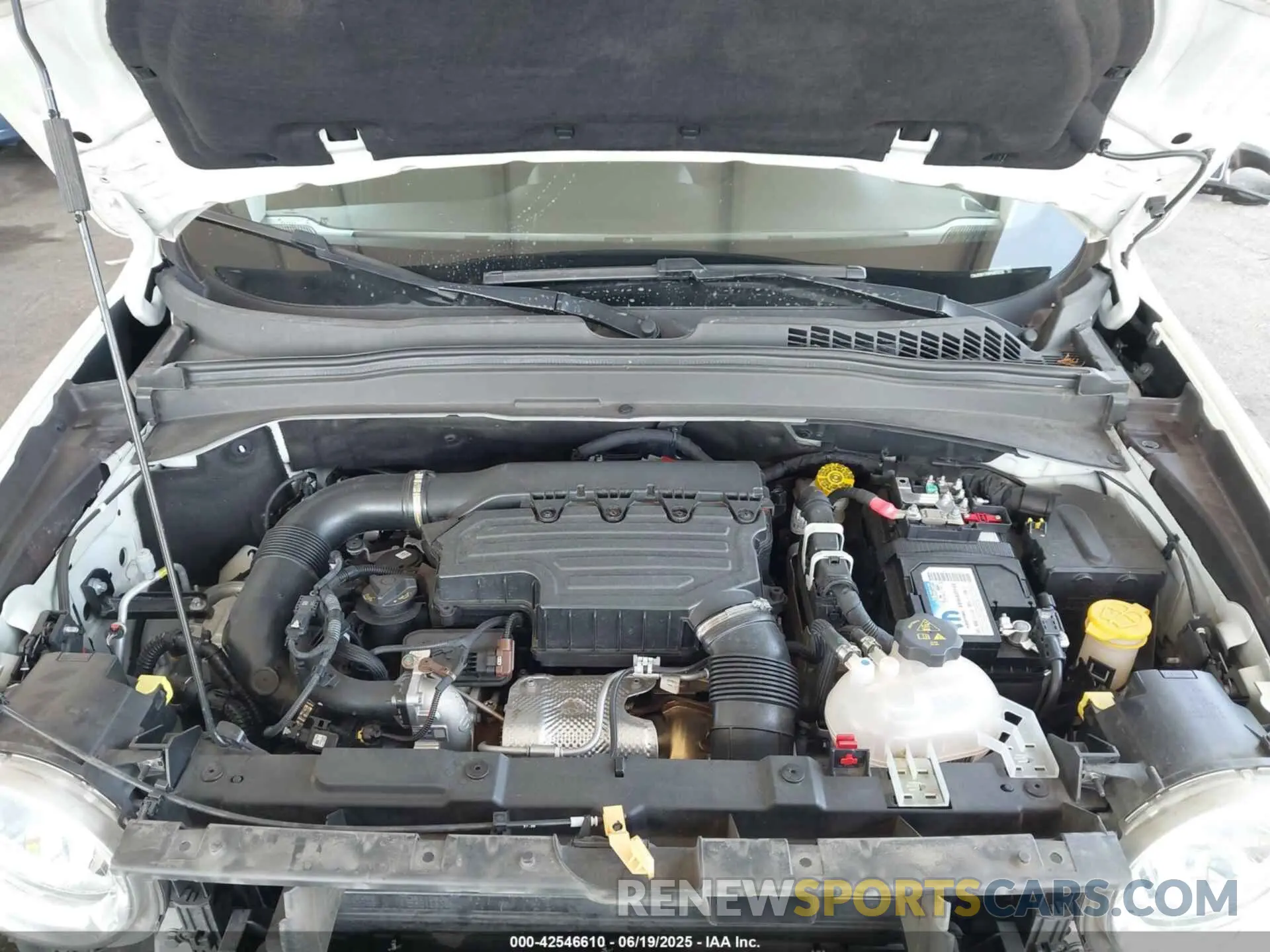 10 Photograph of a damaged car ZACNJDB17NPN57213 JEEP RENEGADE 2022
