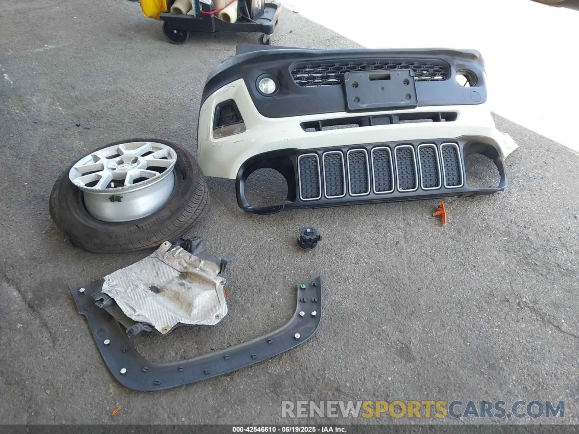 12 Photograph of a damaged car ZACNJDB17NPN57213 JEEP RENEGADE 2022