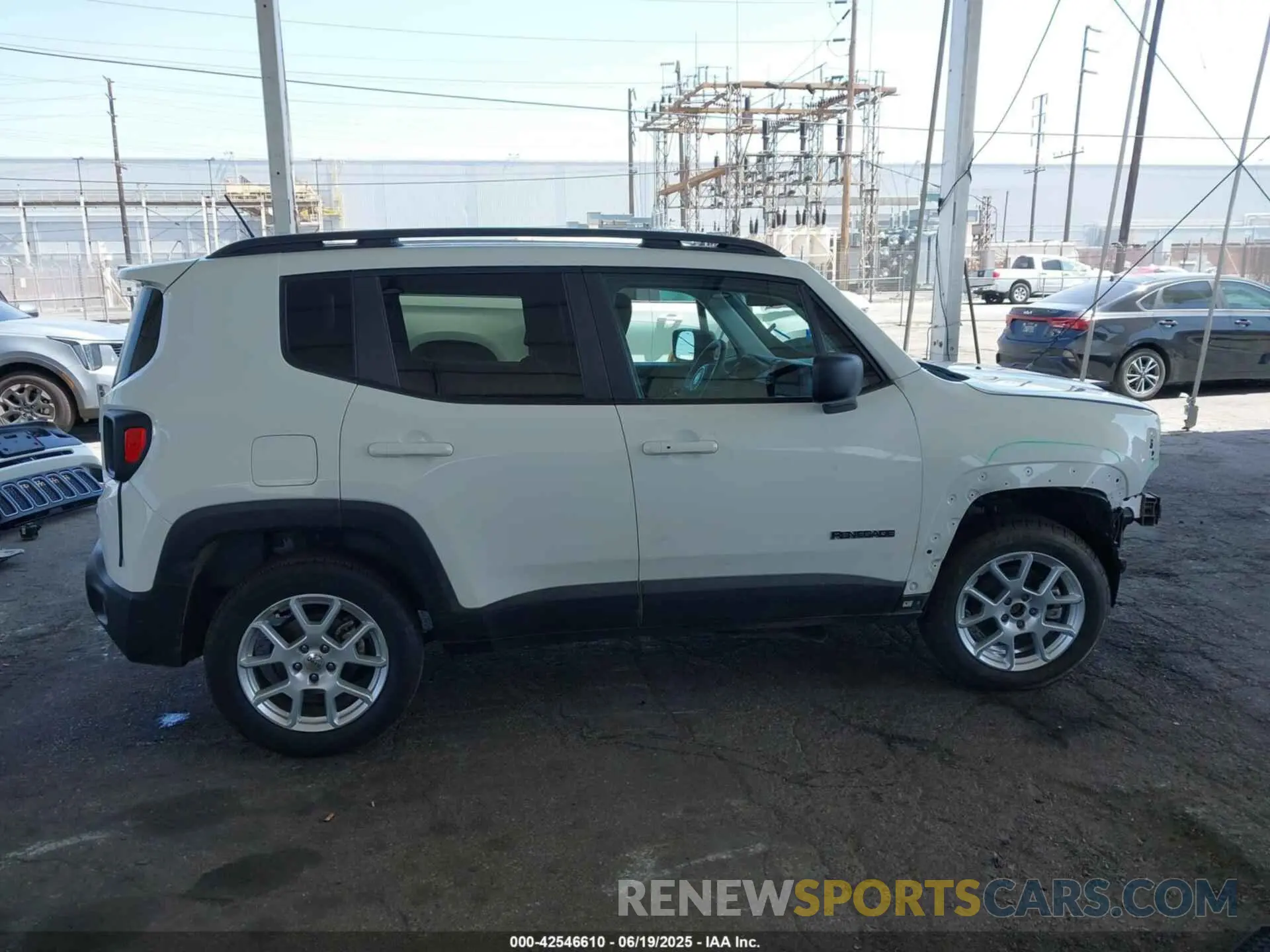 14 Photograph of a damaged car ZACNJDB17NPN57213 JEEP RENEGADE 2022