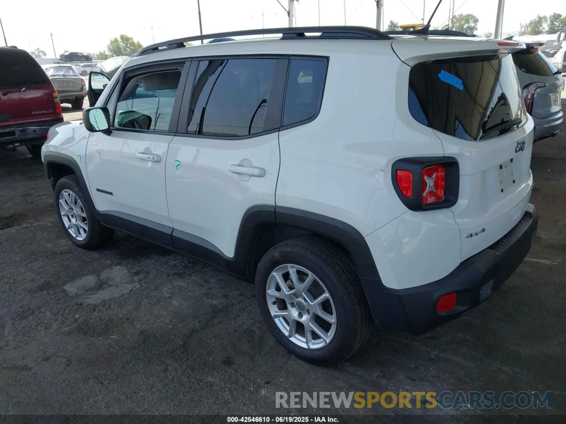 3 Photograph of a damaged car ZACNJDB17NPN57213 JEEP RENEGADE 2022