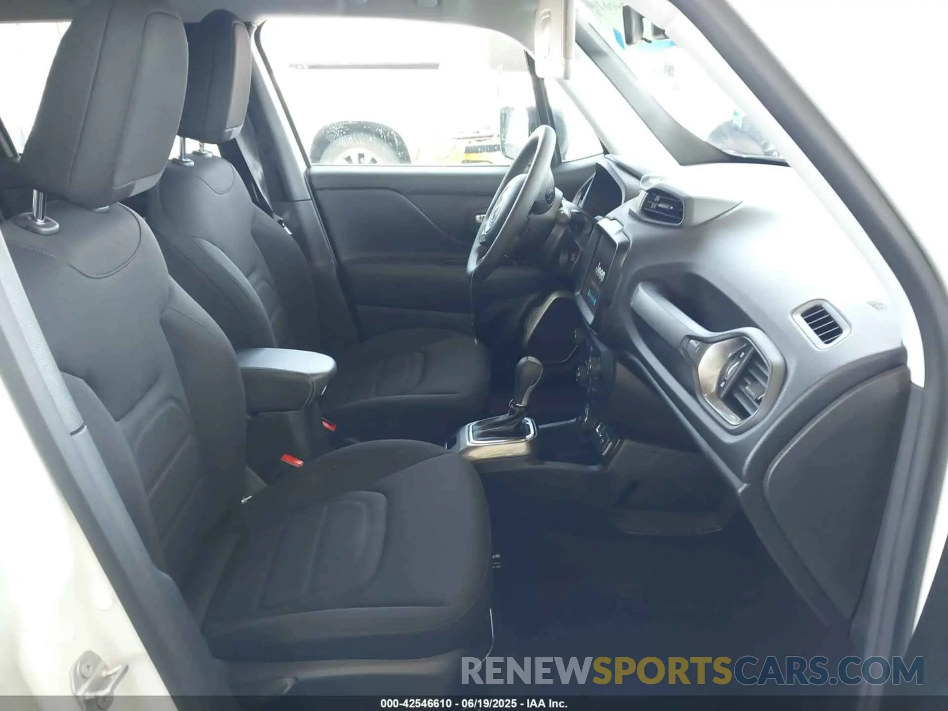 5 Photograph of a damaged car ZACNJDB17NPN57213 JEEP RENEGADE 2022
